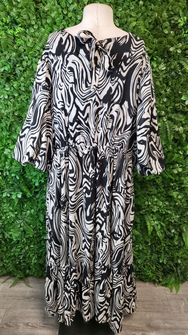 Friday Flamingo B/W Swirl Print Maxi Dress (20)