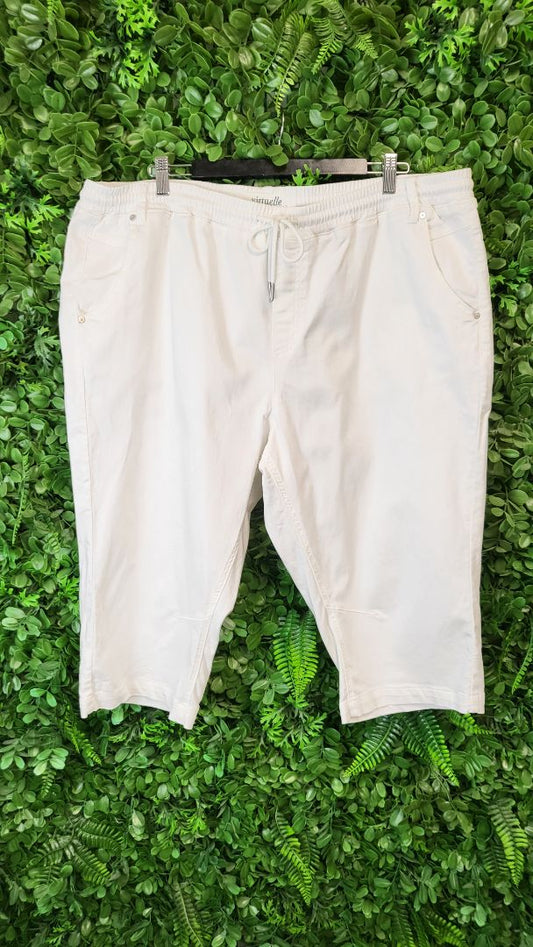 Virtuelle White 3/4 Pant (22)