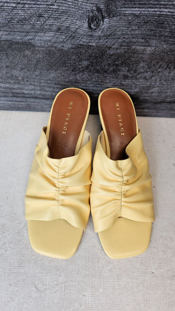 Mi Piaci Yellow Ruched Slide (37)