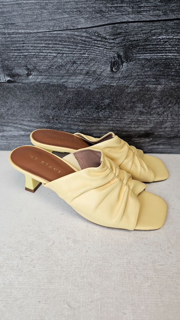 Mi Piaci Yellow Ruched Slide (37)