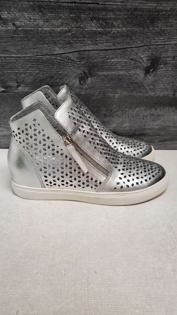 Premio Silver Perforated Sneaker (42)