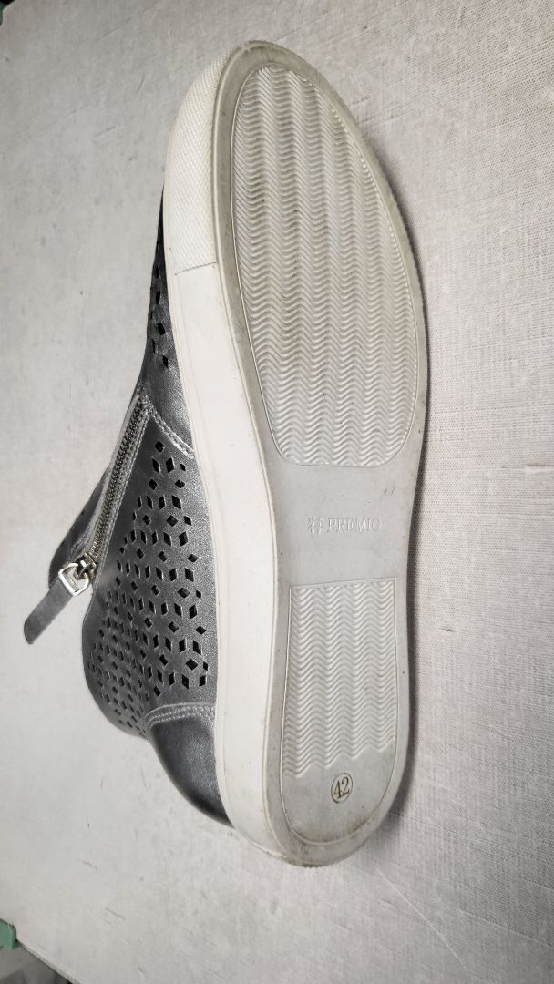 Premio Silver Perforated Sneaker (42)