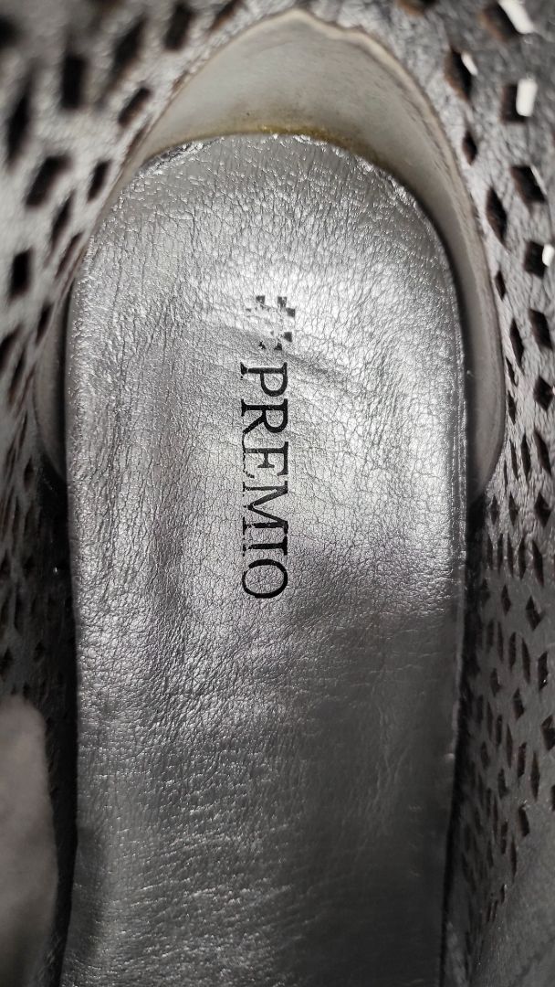 Premio Silver Perforated Sneaker (42)