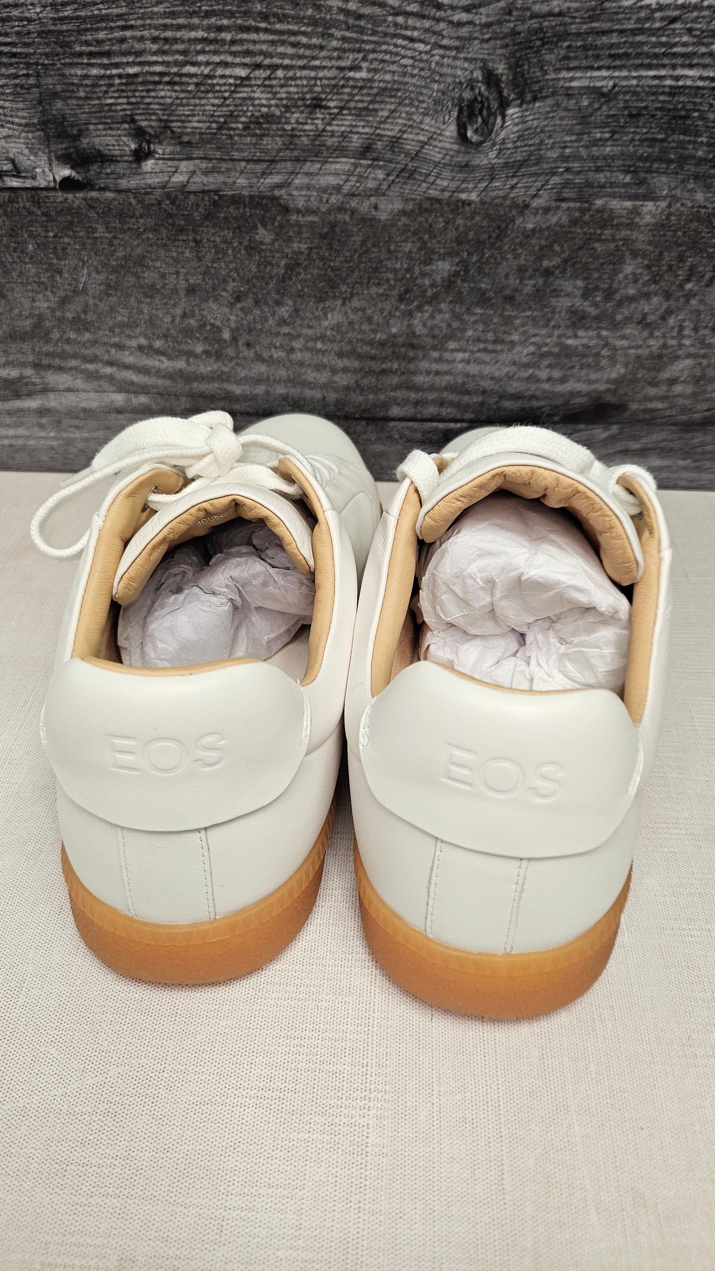 EOS Melbourne Ivory Zeke Sneakers NEW (40)