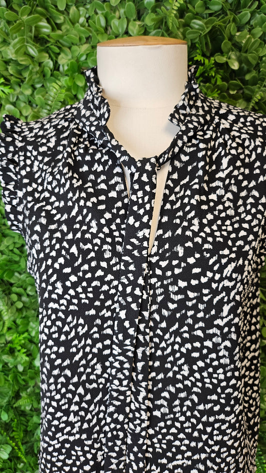 Decjuba B/W Sleeveless Top (8)