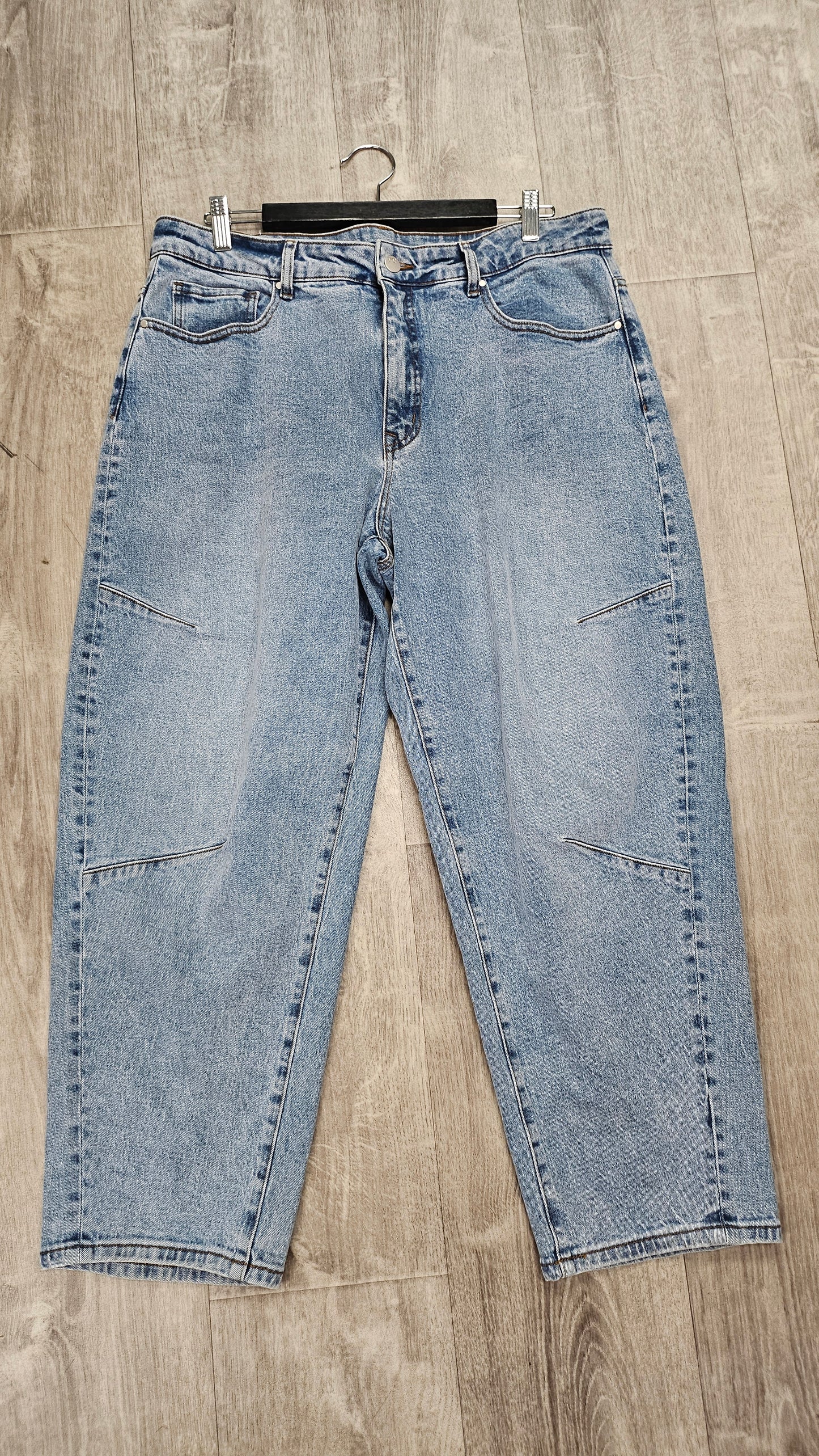 Shine On Label Washed Barrel Jean (14)