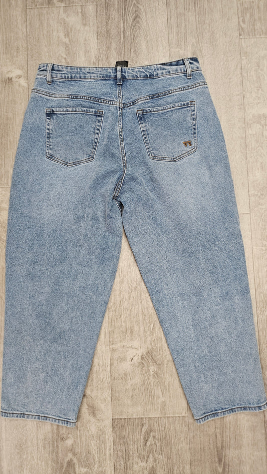 Shine On Label Washed Barrel Jean (14)