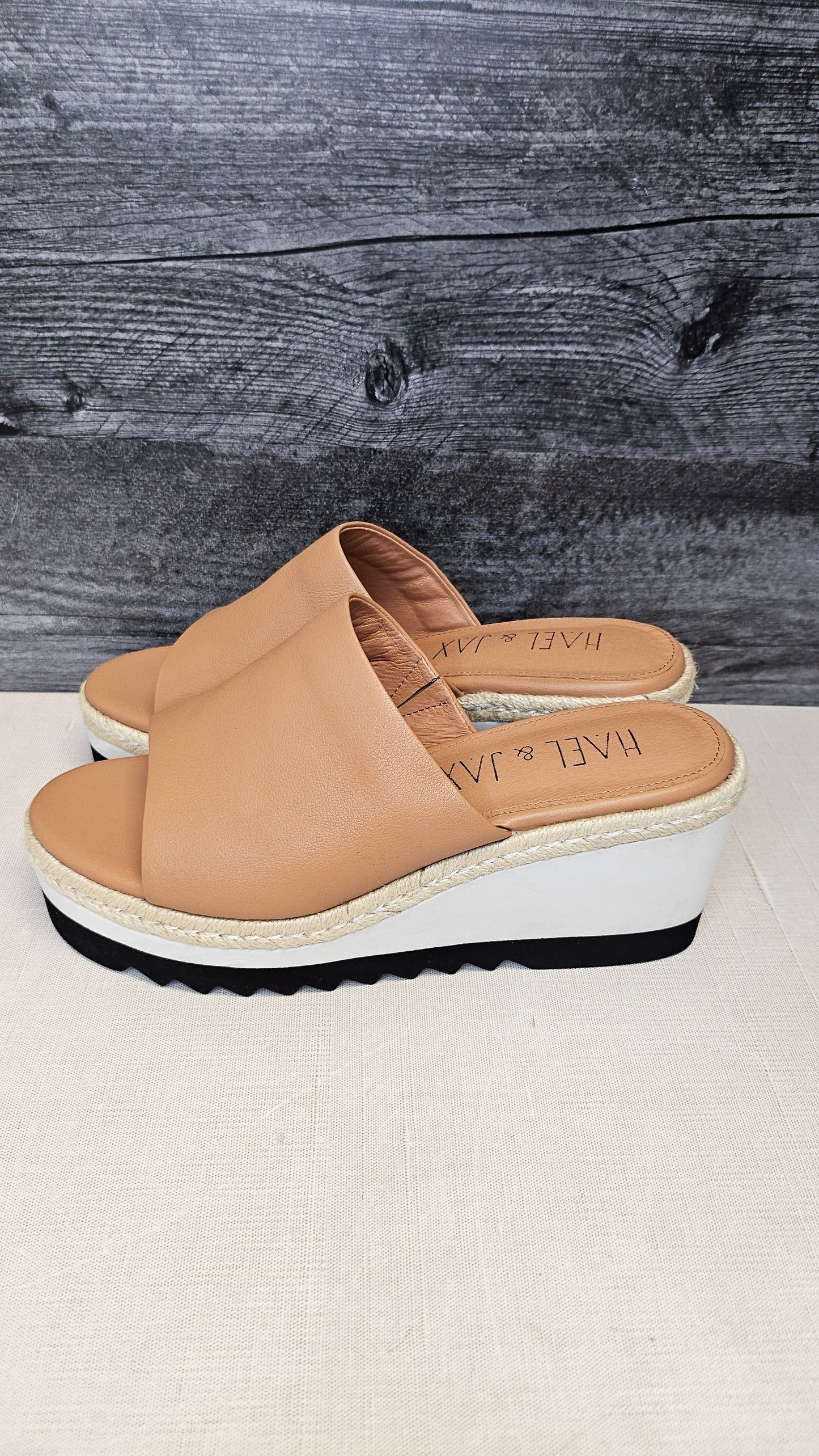 Hael & Jax Tan Wedge Leather Sandal (39)