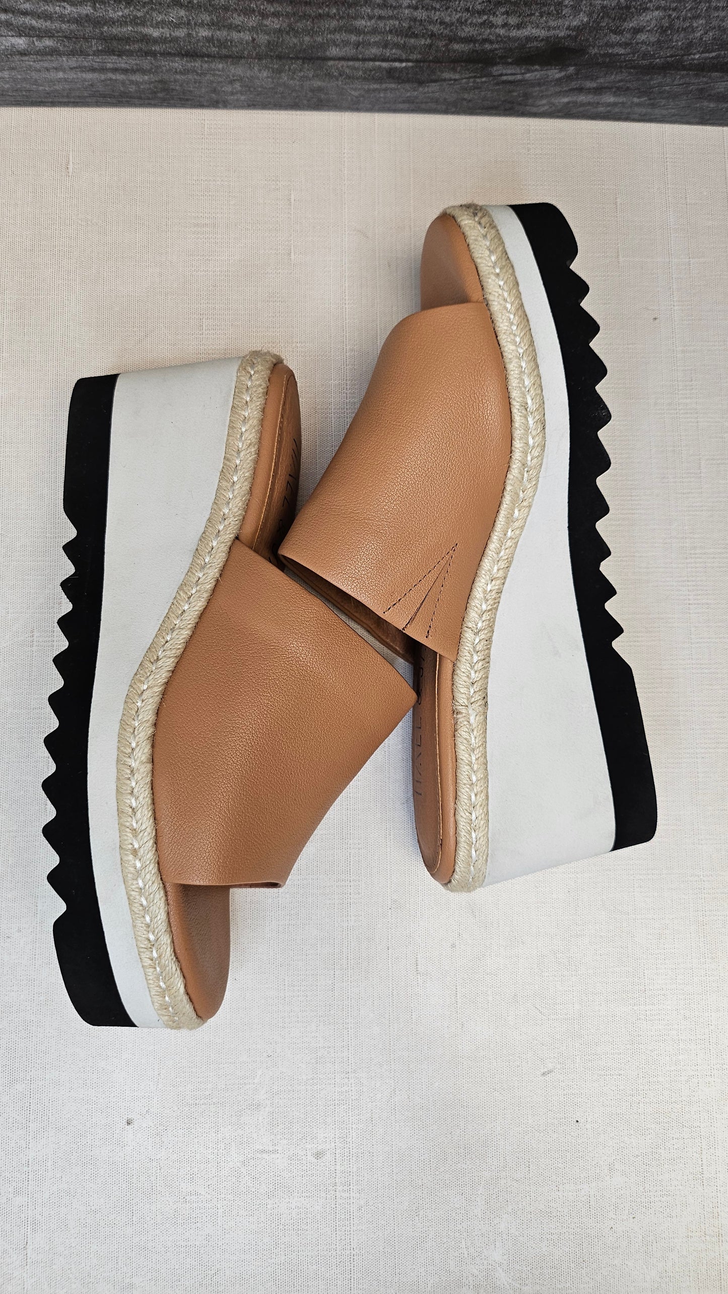 Hael & Jax Tan Wedge Leather Sandal (39)