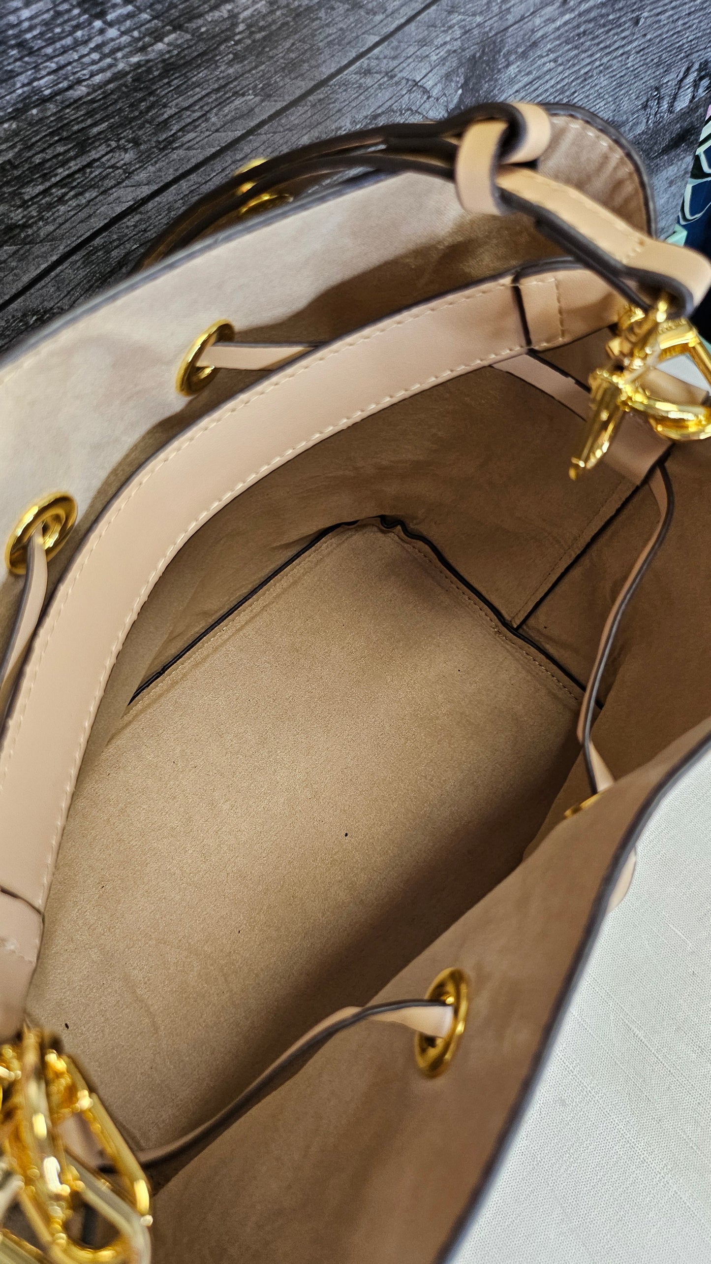 Copy Beige LV 32x24x16cm