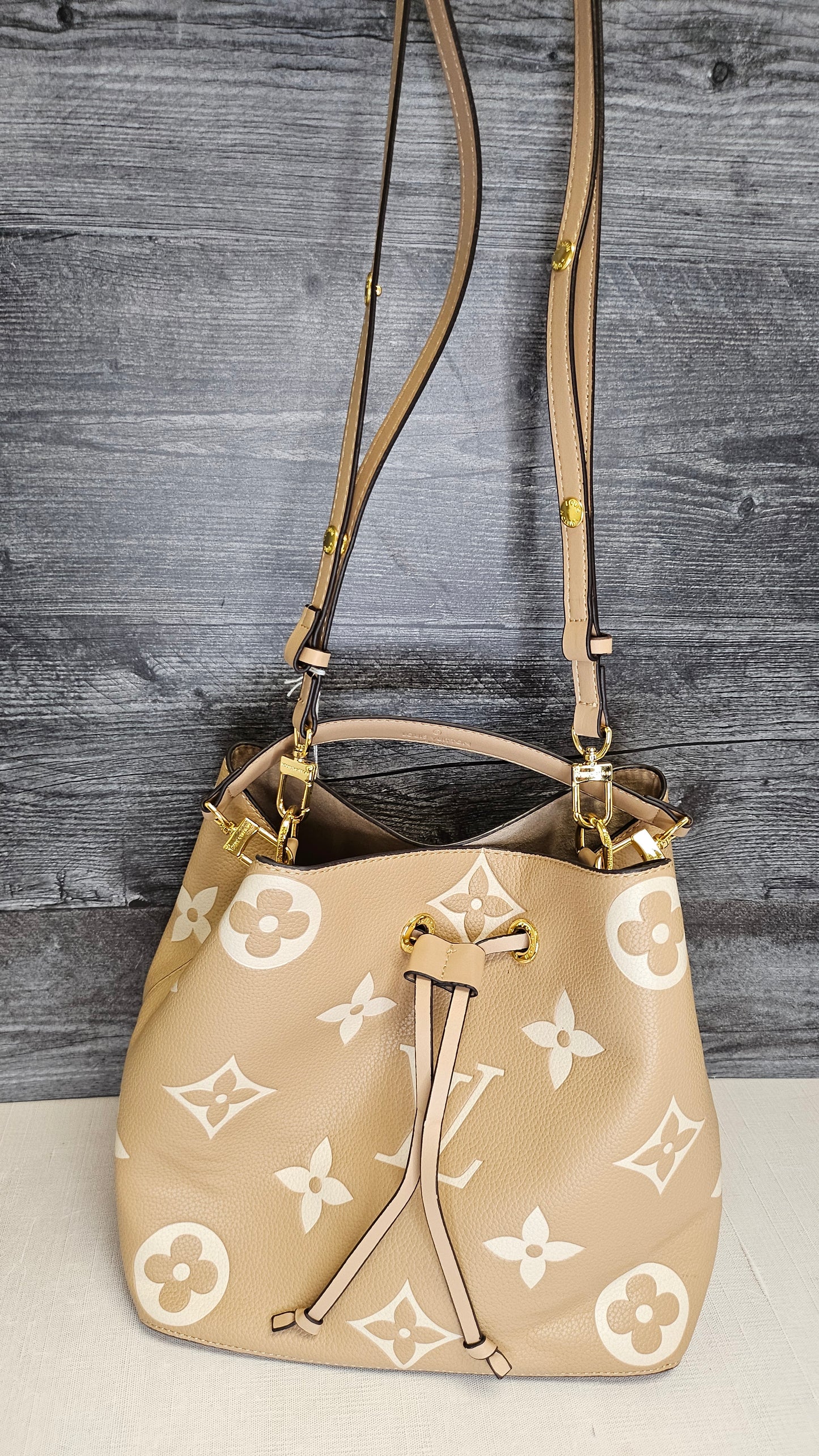 Copy Beige LV 32x24x16cm