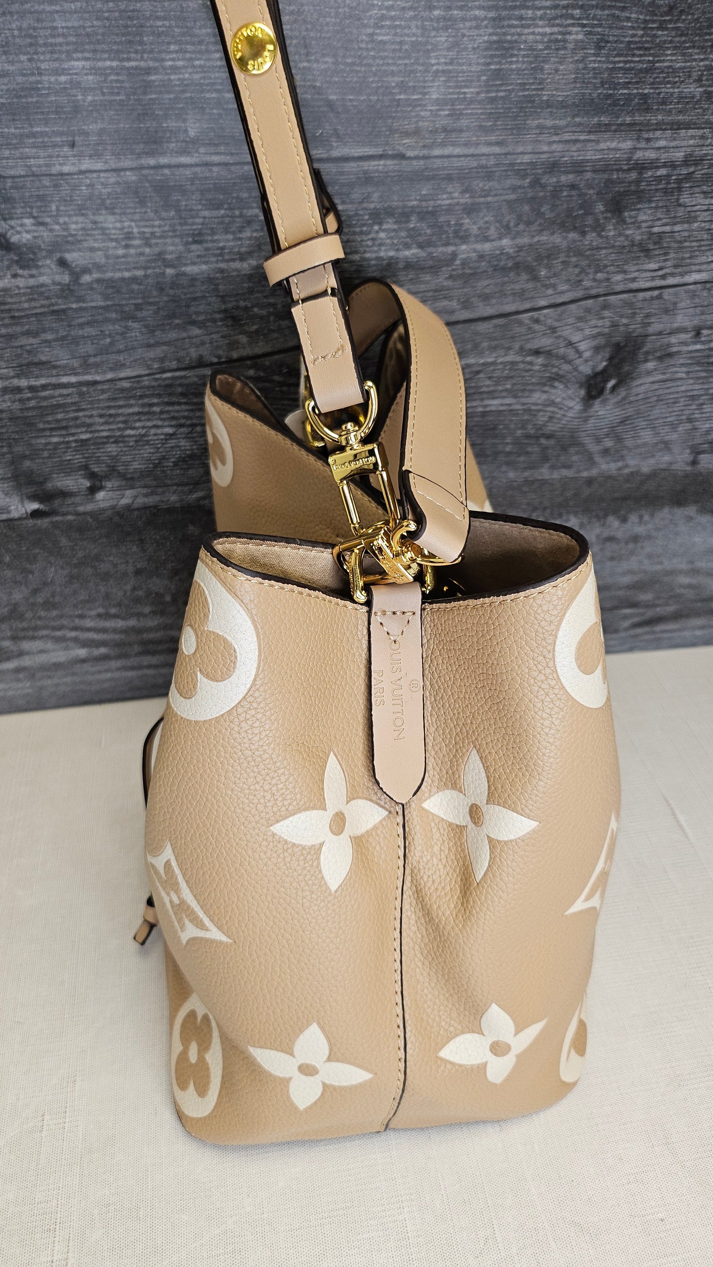 Copy Beige LV 32x24x16cm