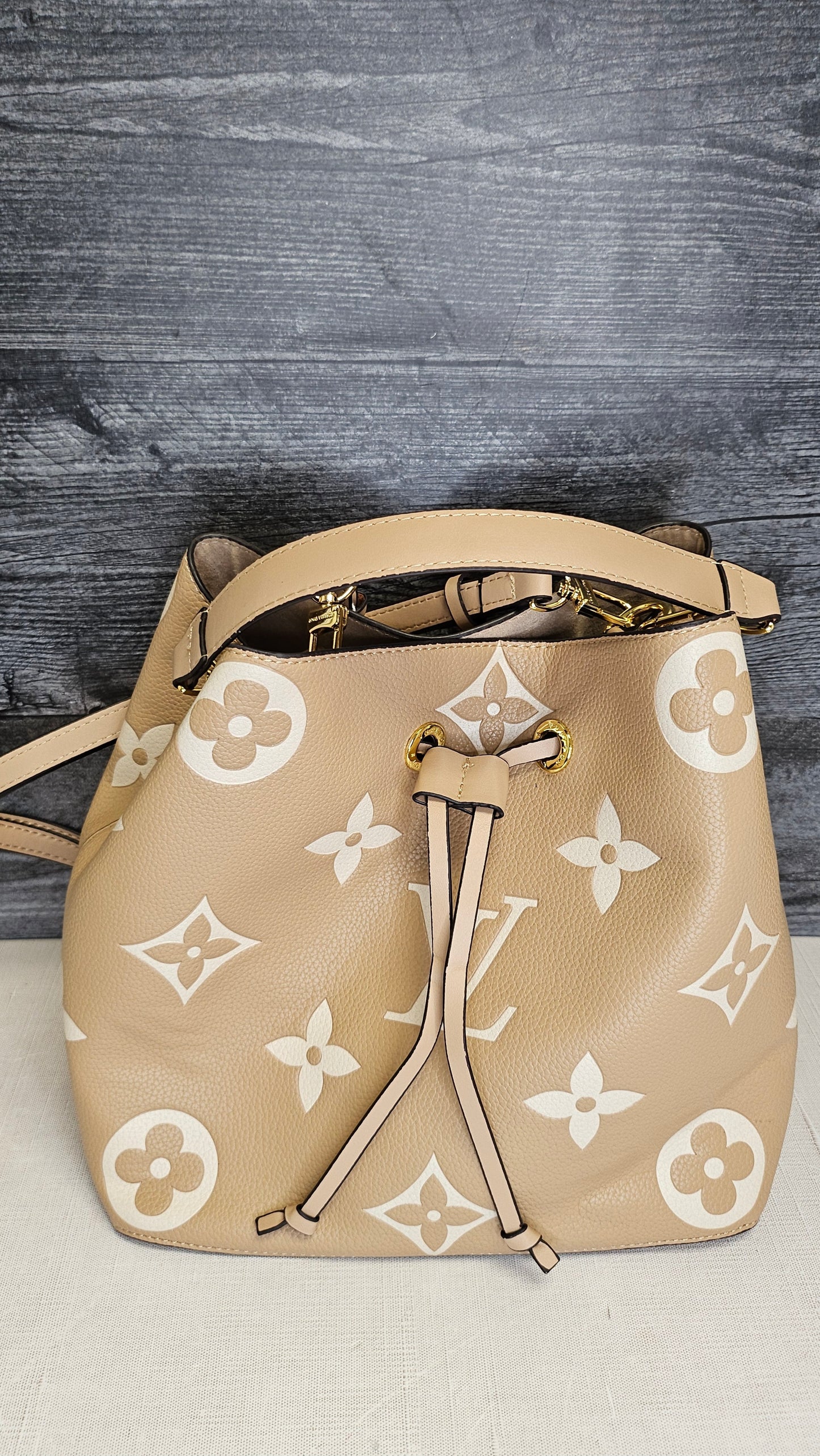 Copy Beige LV 32x24x16cm