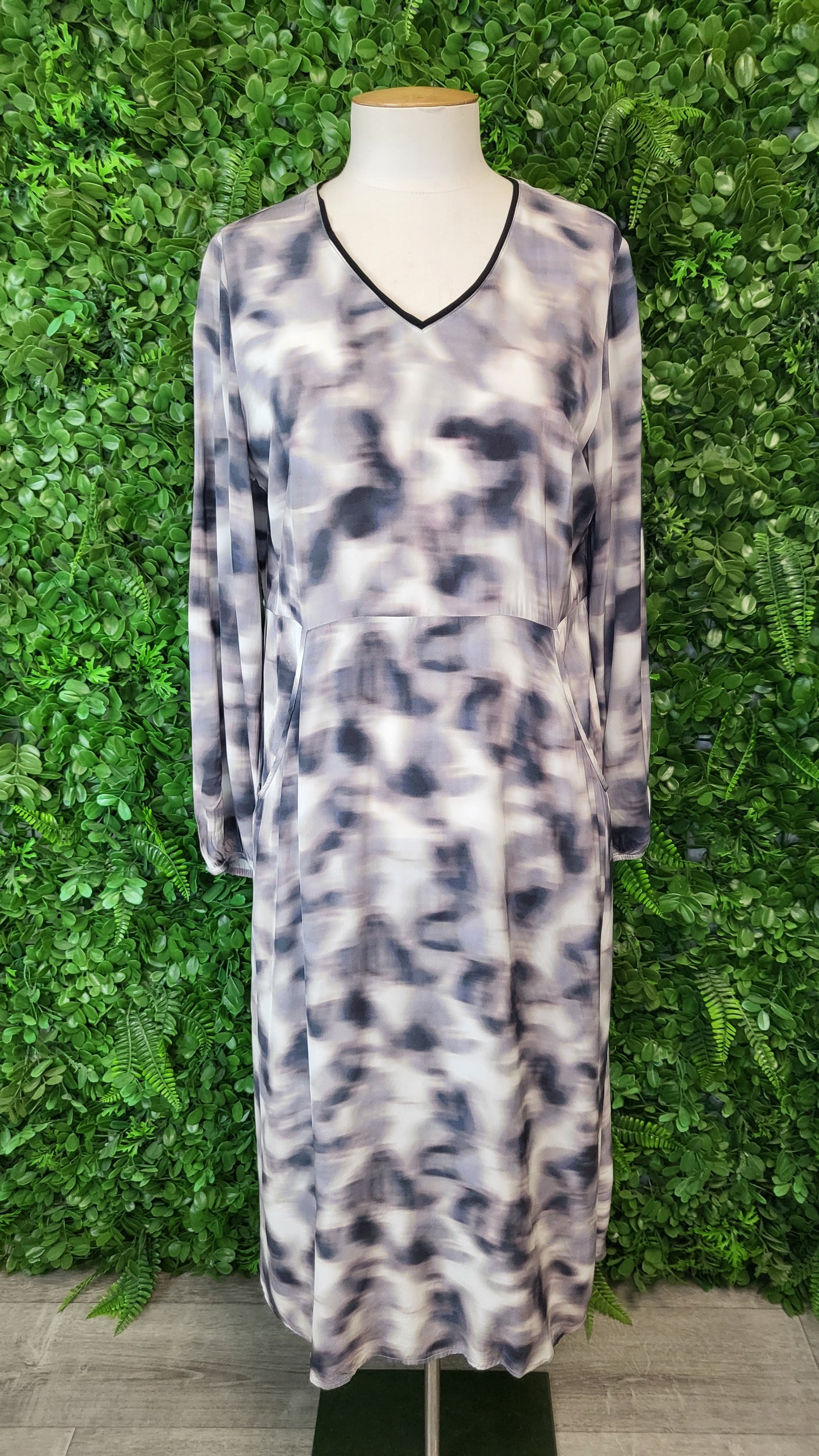 Verge Grey/cream Midi Length Dress (10-12)