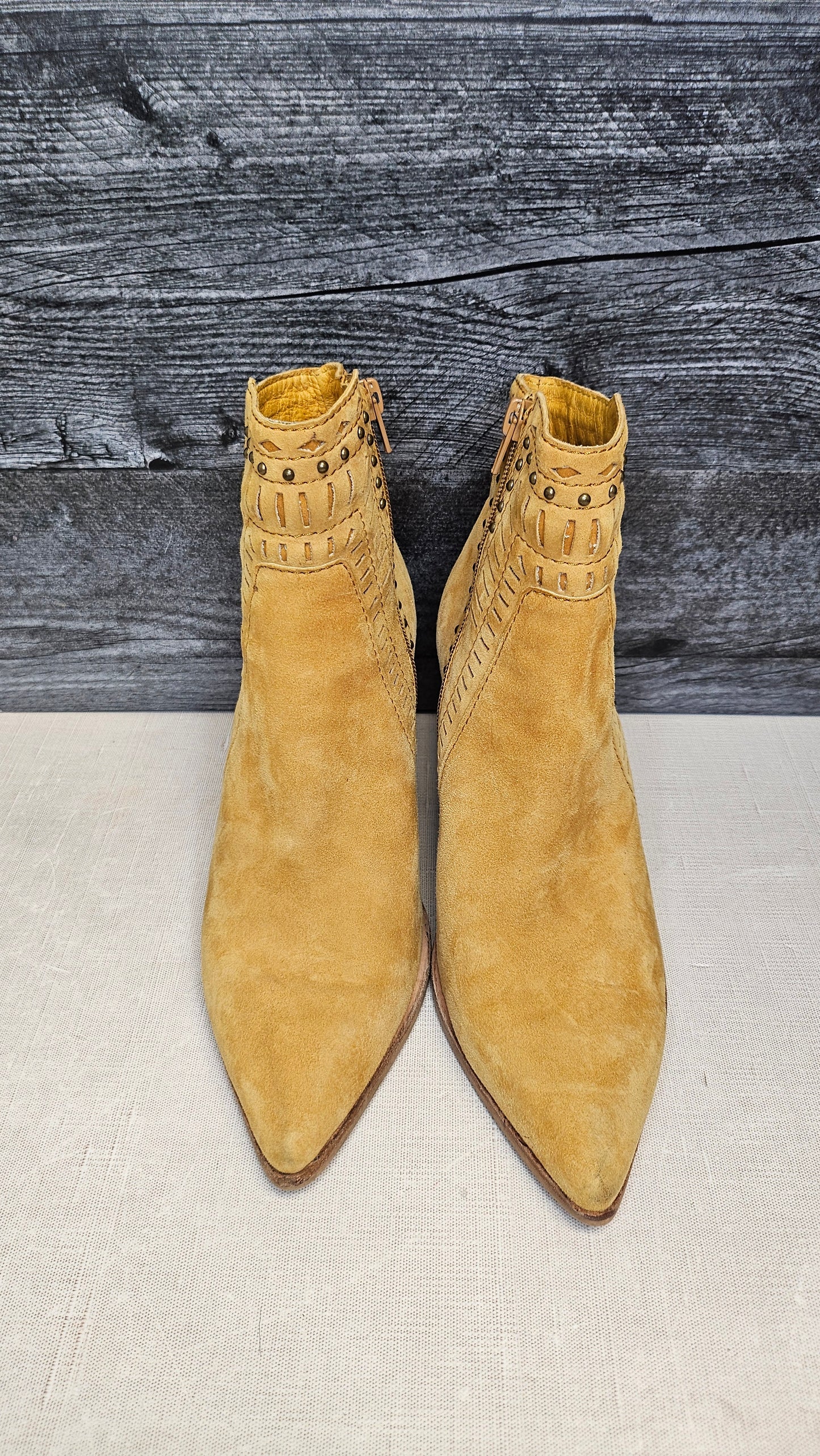 Top End Mustard Suede Ankle Boot (37)