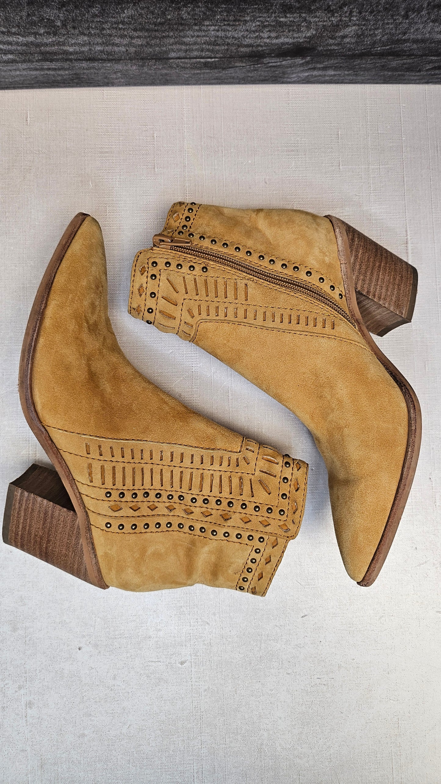 Top End Mustard Suede Ankle Boot (37)