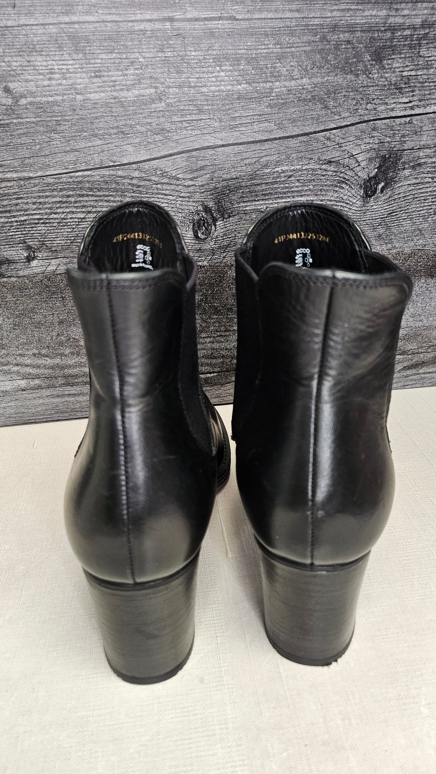 Ecco Black Ankle Boot (41)