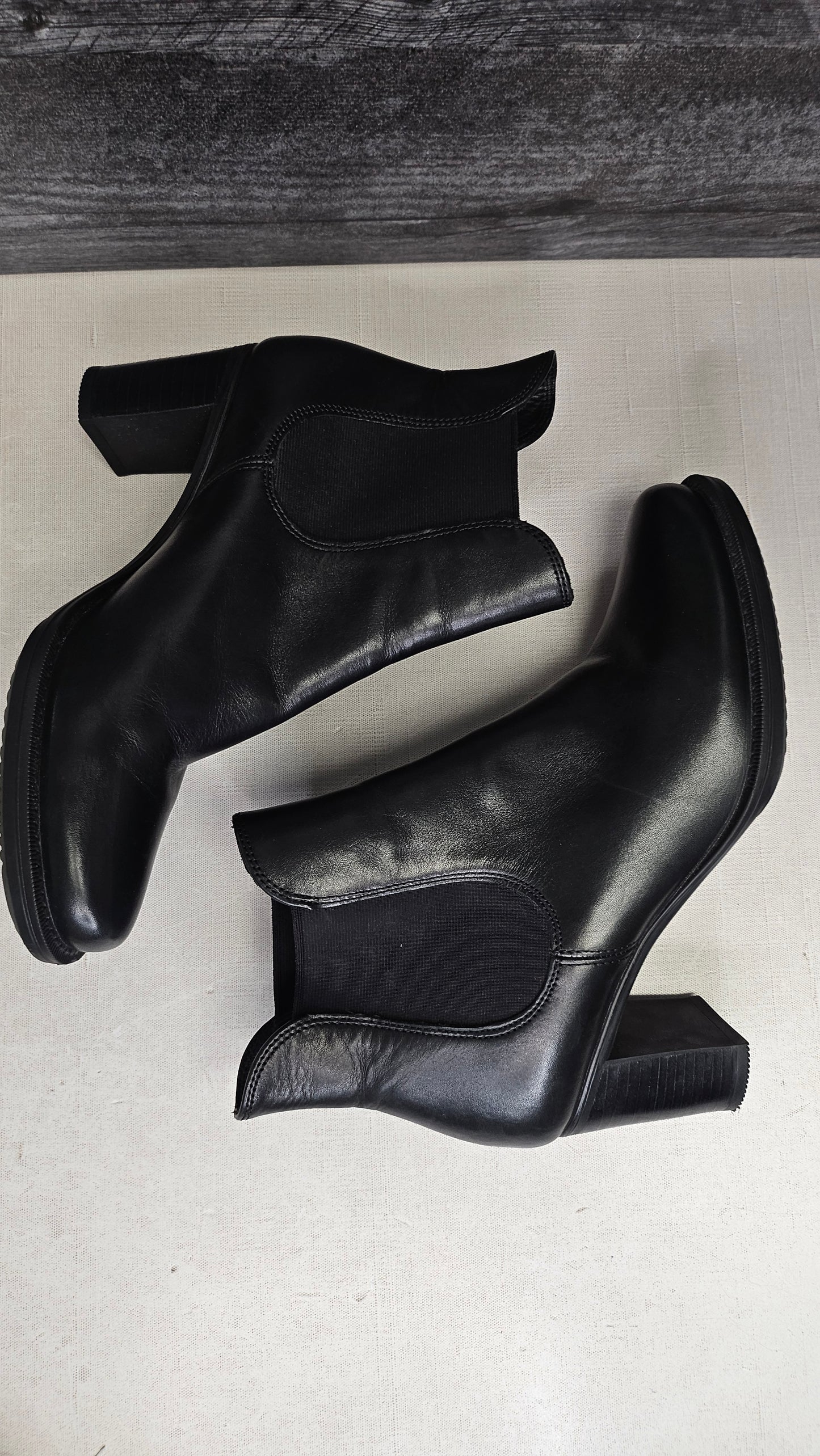 Ecco Black Ankle Boot (41)