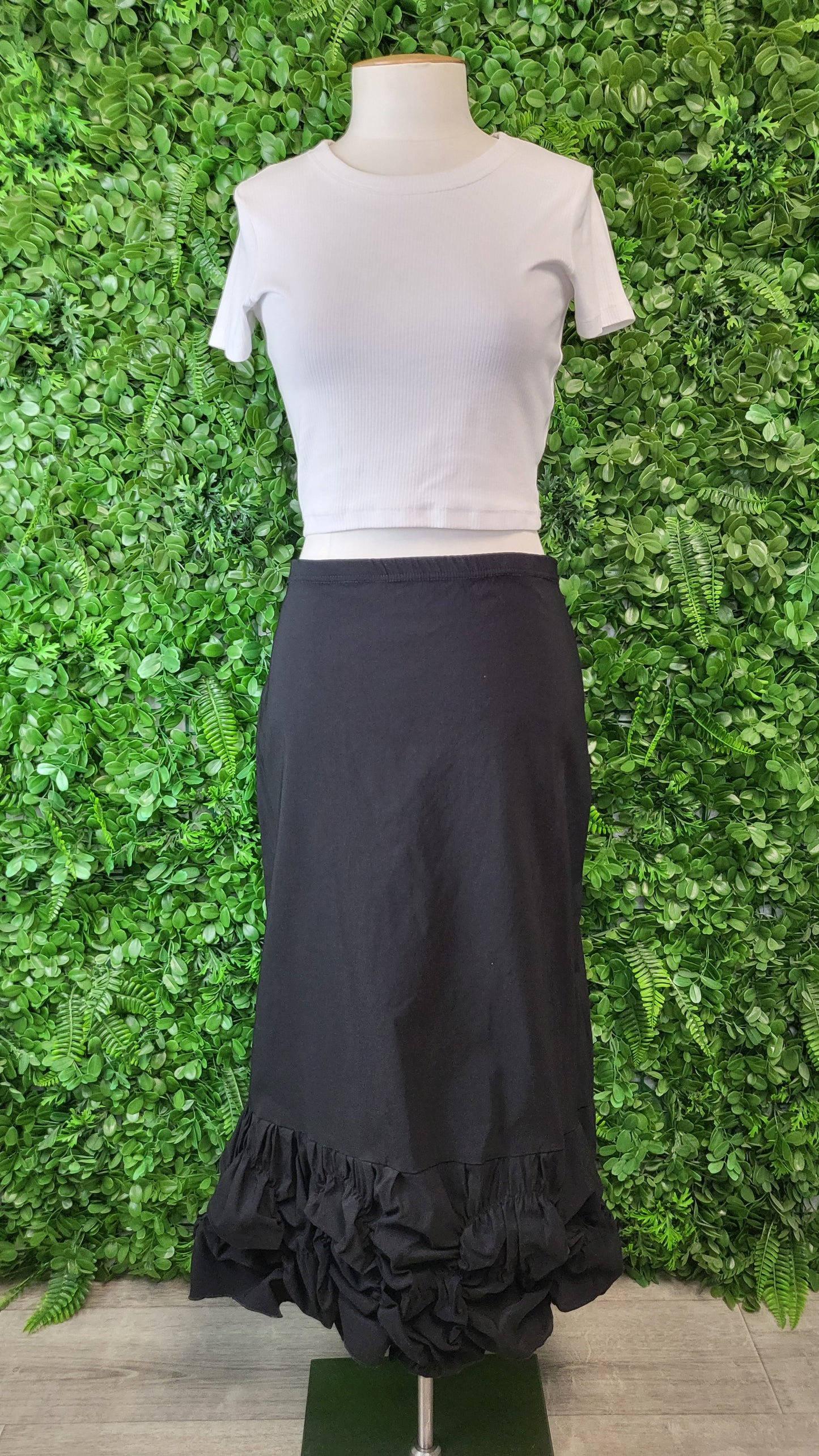 Cachet Black Ruffle Hem Skirt (16-18)