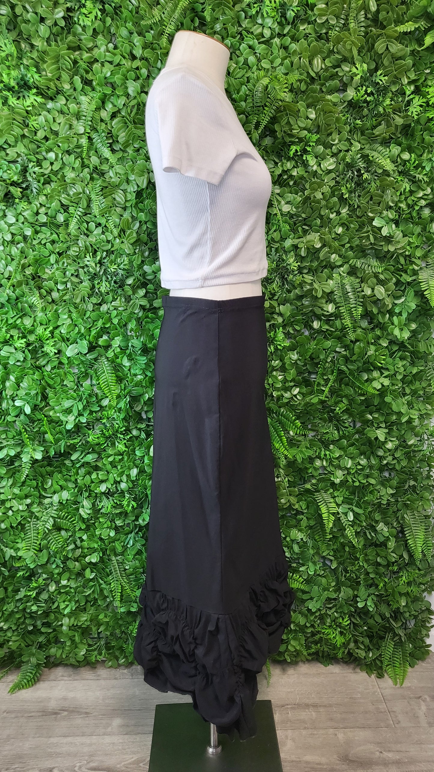 Cachet Black Ruffle Hem Skirt (16-18)