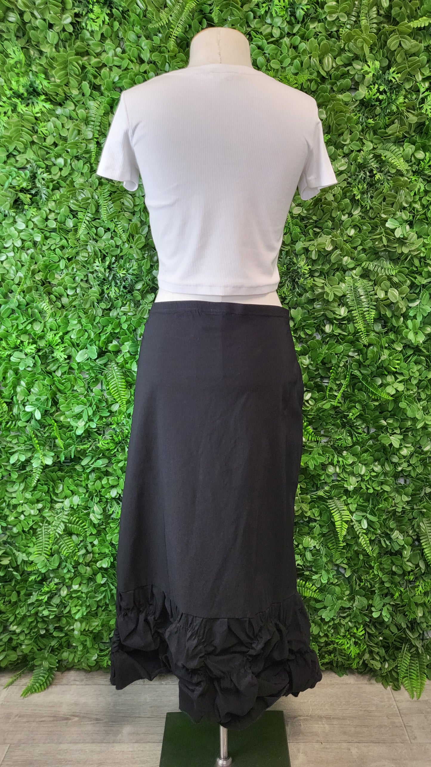 Cachet Black Ruffle Hem Skirt (16-18)