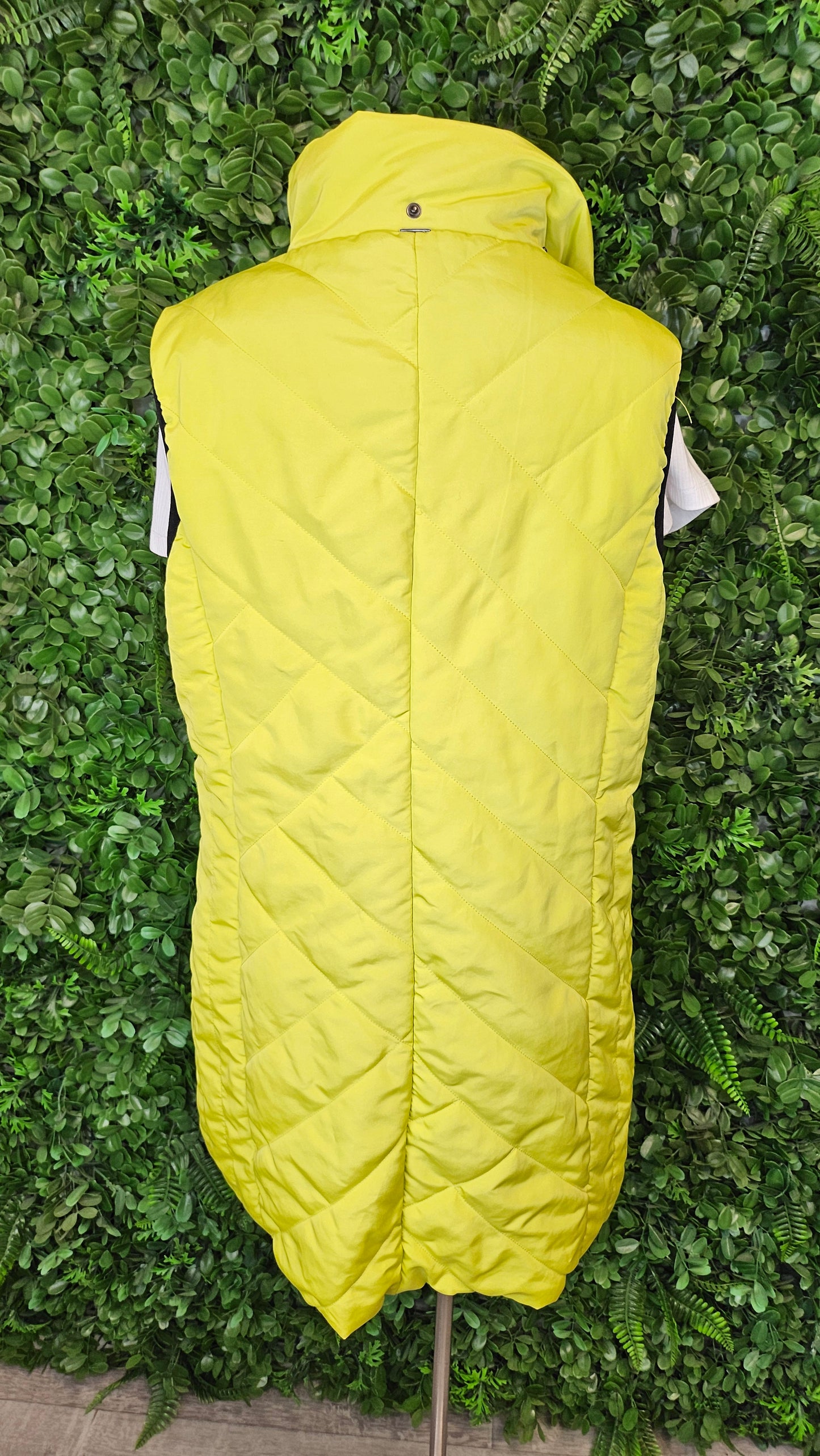 Verge Lime Sleeveless Vest (12)