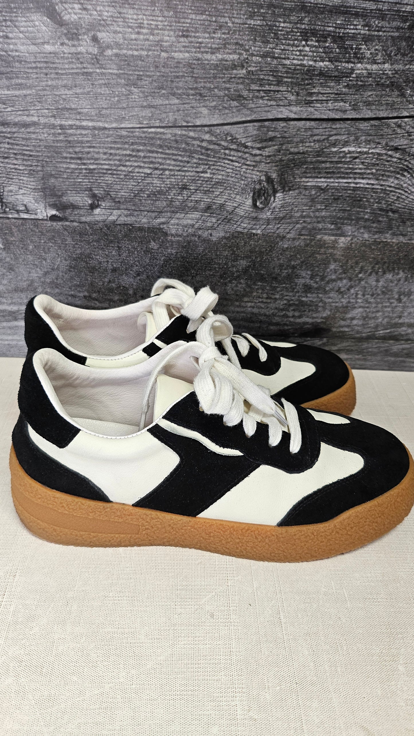 Charlie Rose Black/Cream Hazels Leather Sneaker (39)