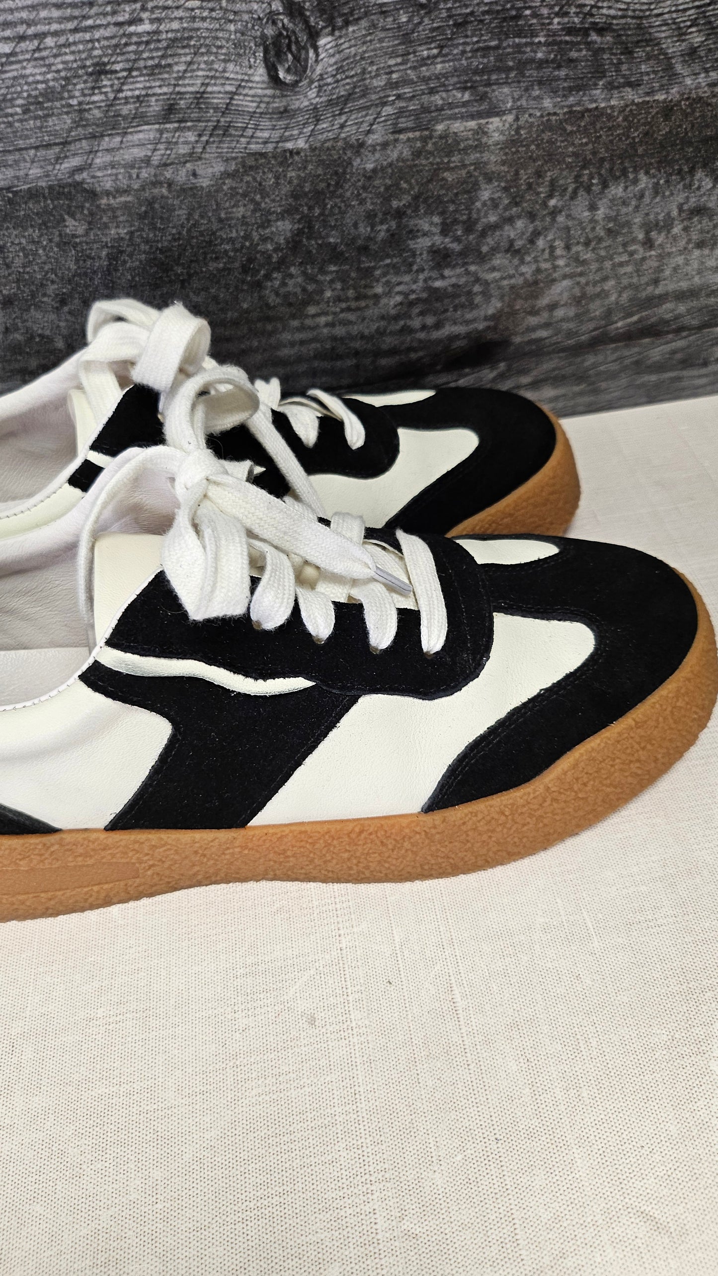 Charlie Rose Black/Cream Hazels Leather Sneaker (39)