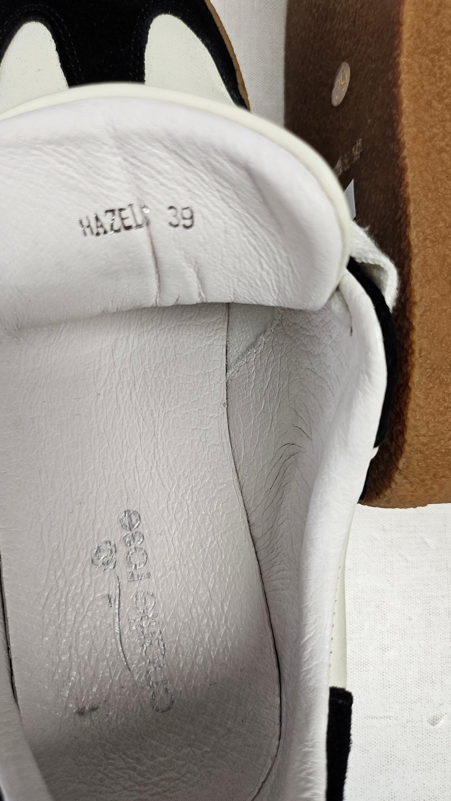 Charlie Rose Black/Cream Hazels Leather Sneaker (39)