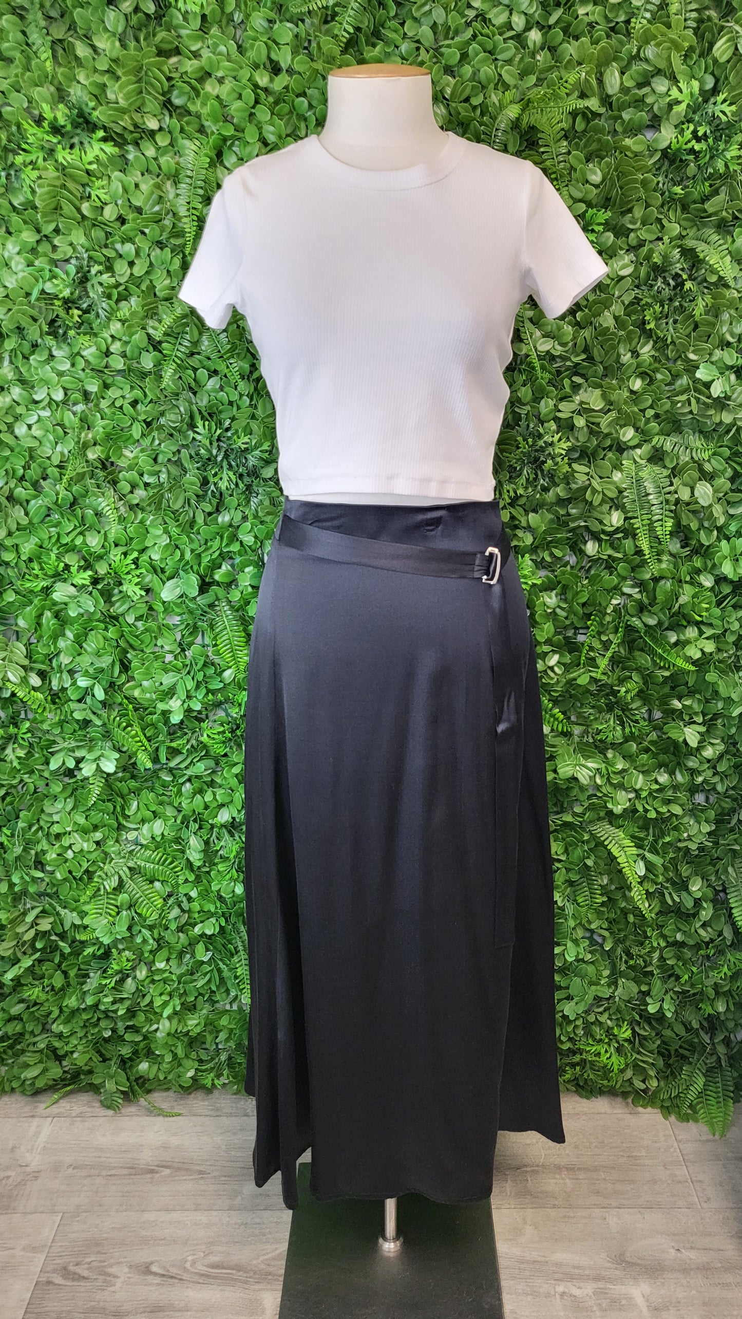 Caroline Sills Black Sateen Skirt (16)