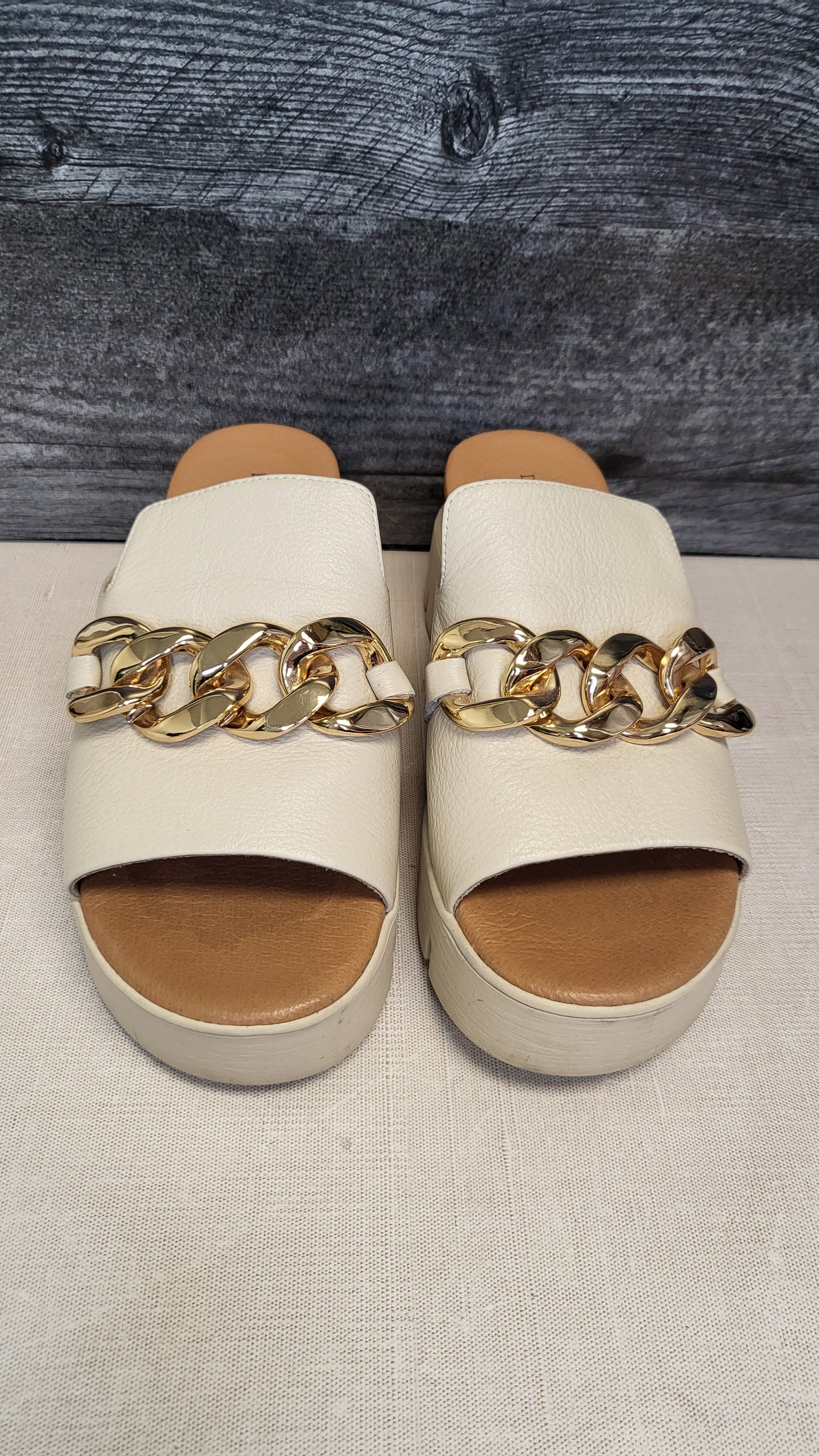 Django & Juliette Cream Platform Slide (37)