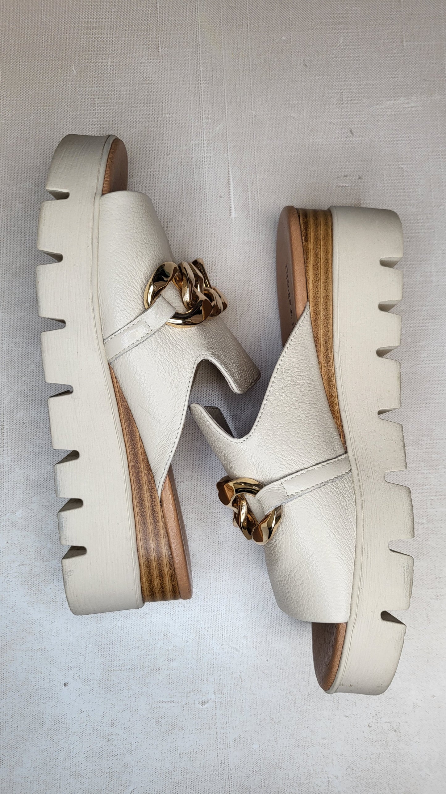 Django & Juliette Cream Platform Slide (37)