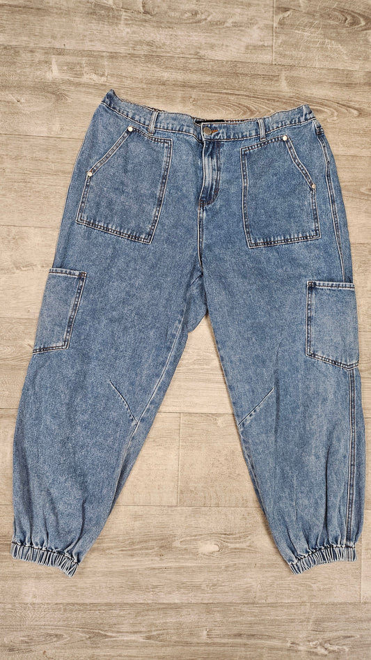 City Chic Light Wash Harley Highrise Crop (18)