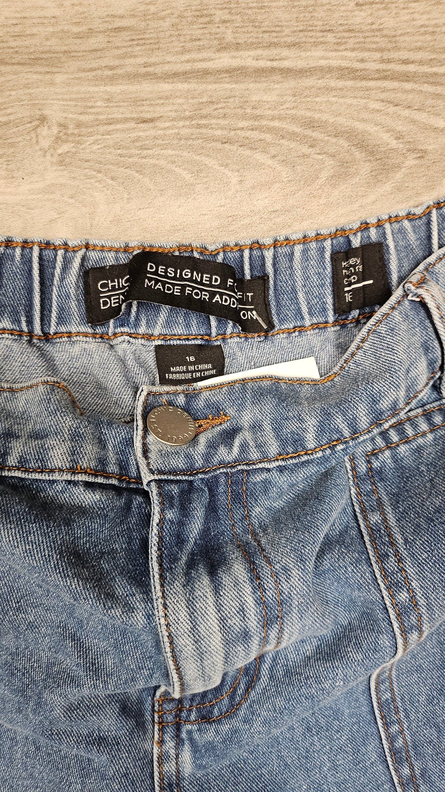 City Chic Light Wash Harley Highrise Crop (18)