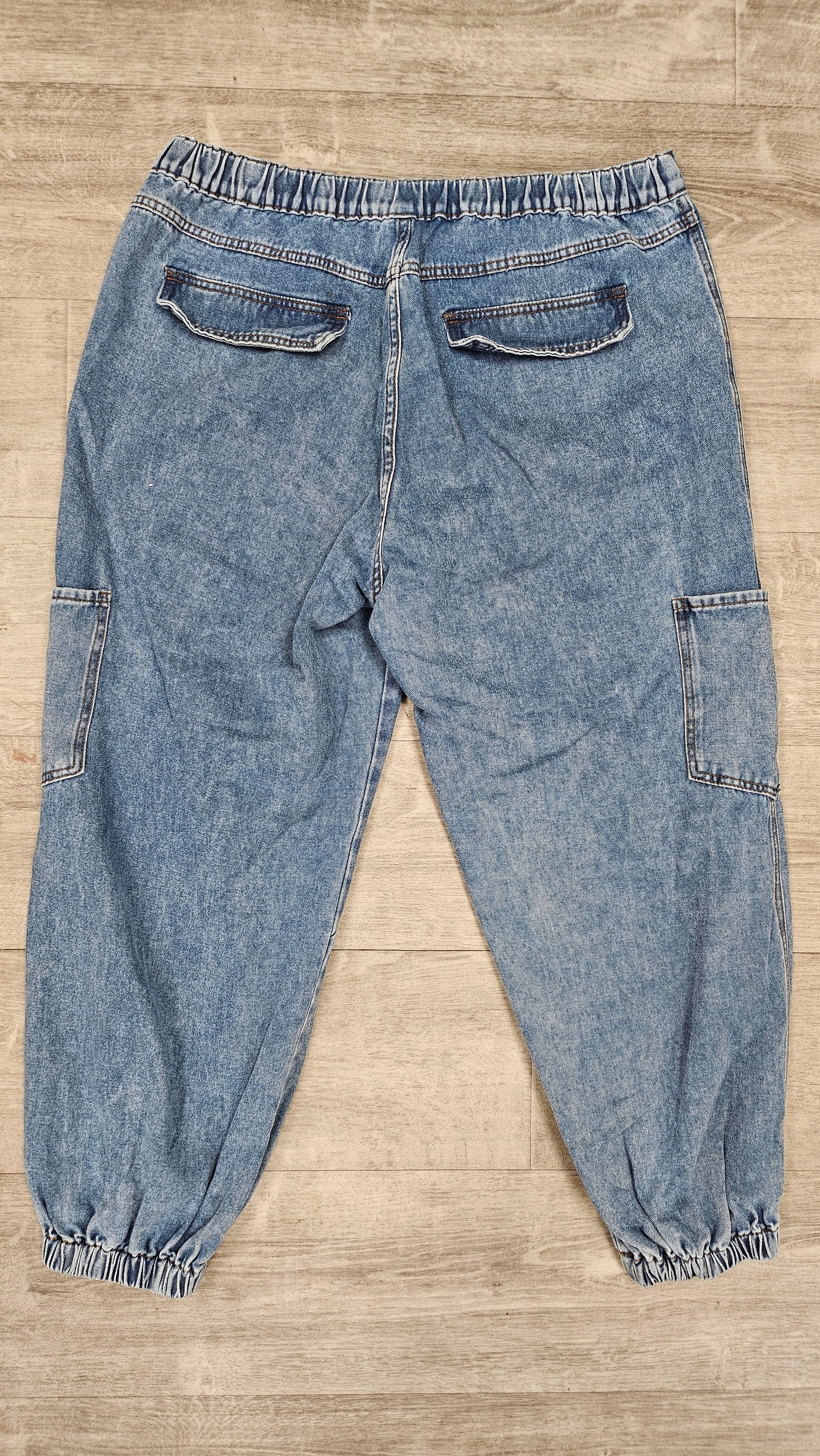 City Chic Light Wash Harley Highrise Crop (18)