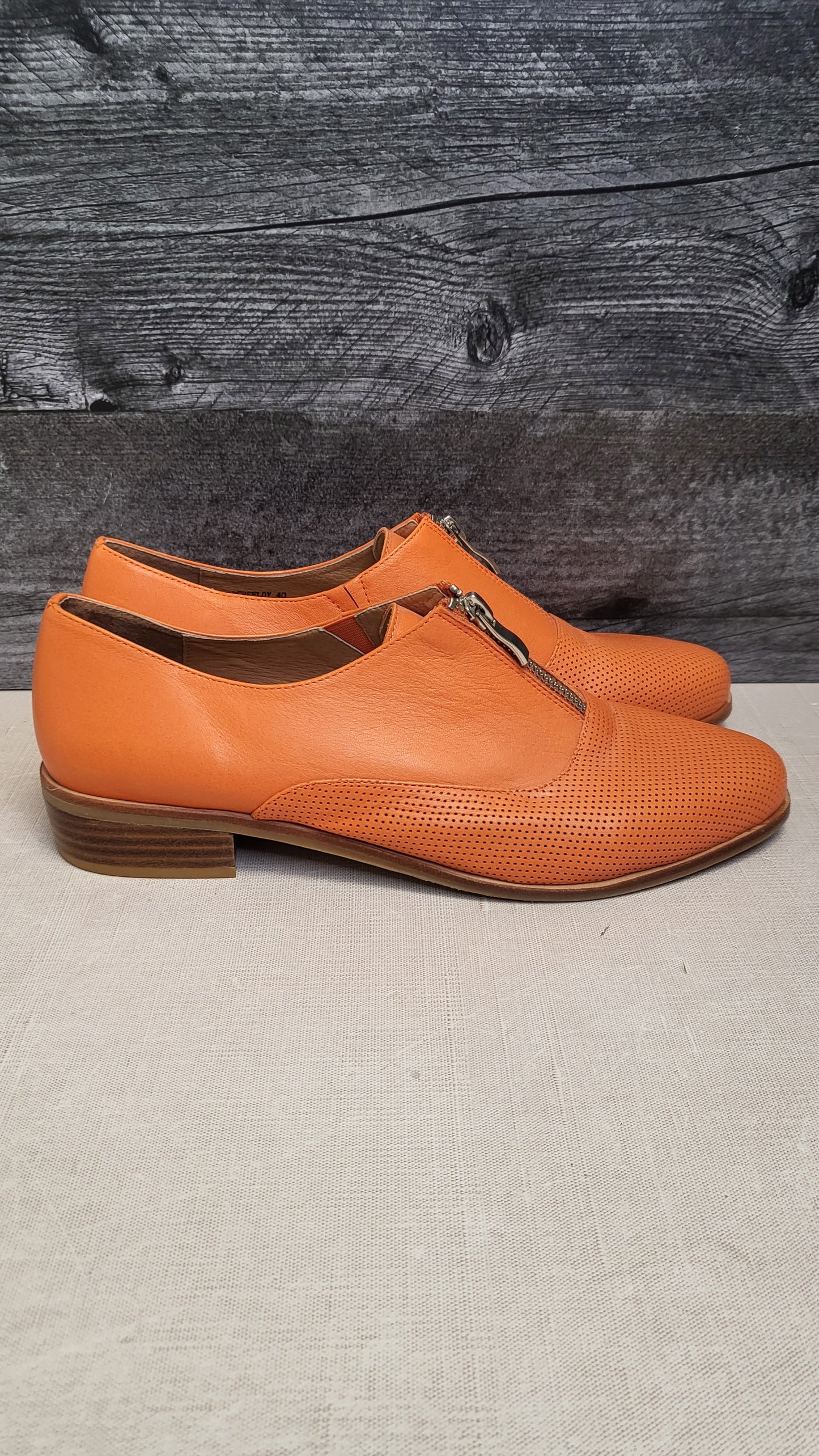 Isabella Anselmi Orange Zip Front Shoe (40)