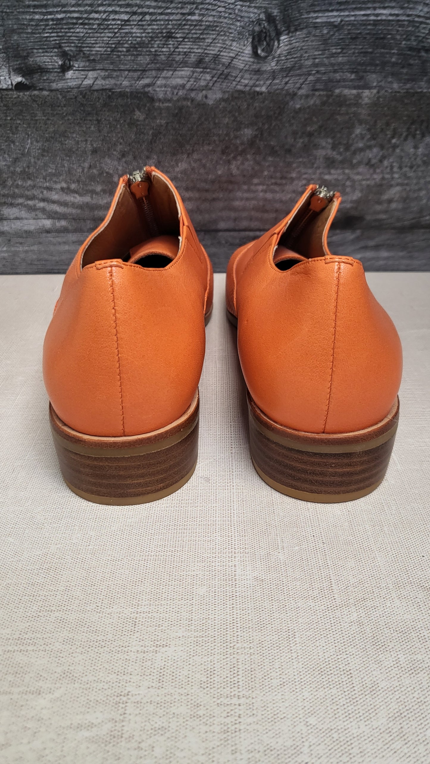 Isabella Anselmi Orange Zip Front Shoe (40)