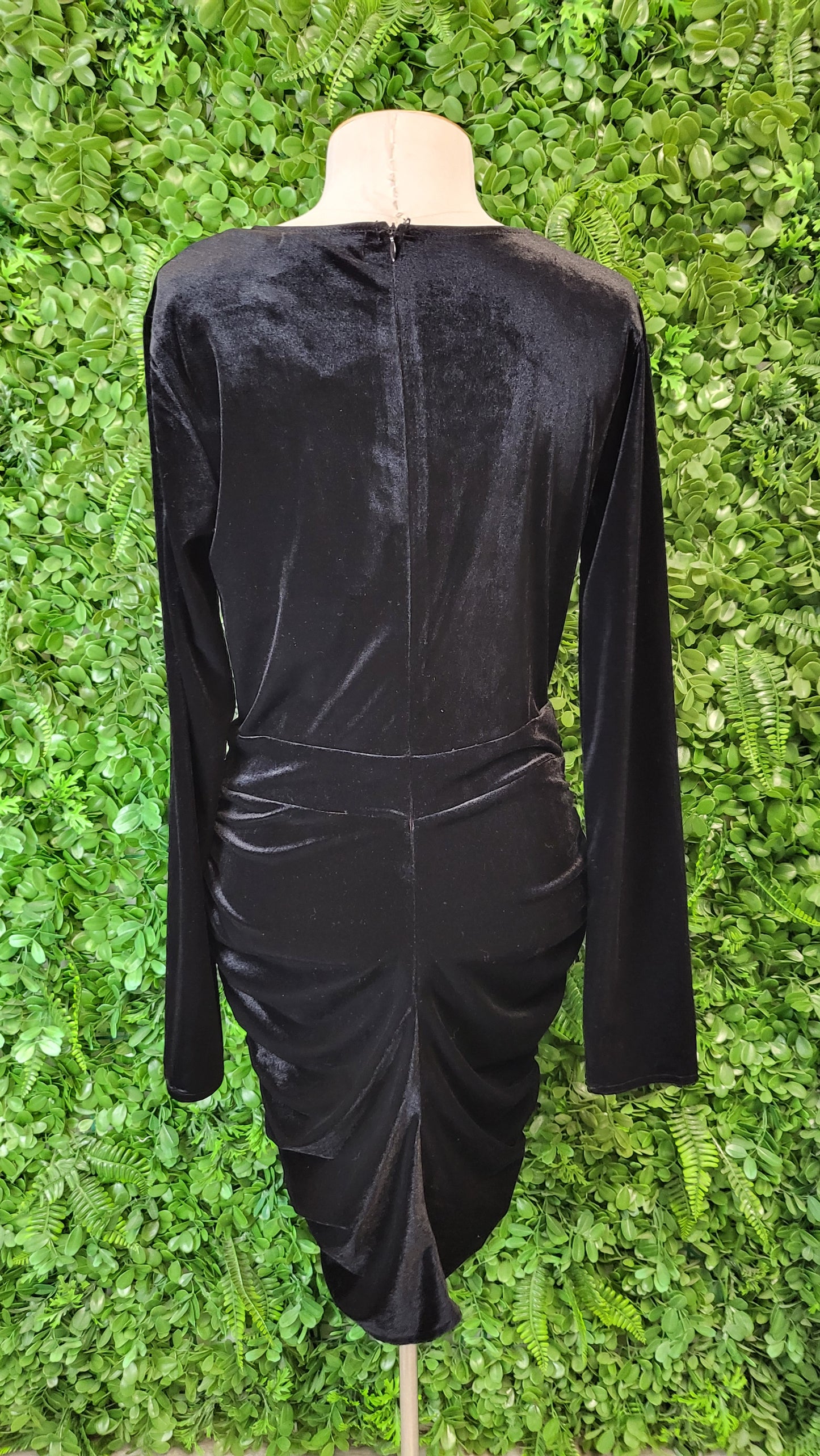 Misguided Black Velvet Dress BNWT (10)