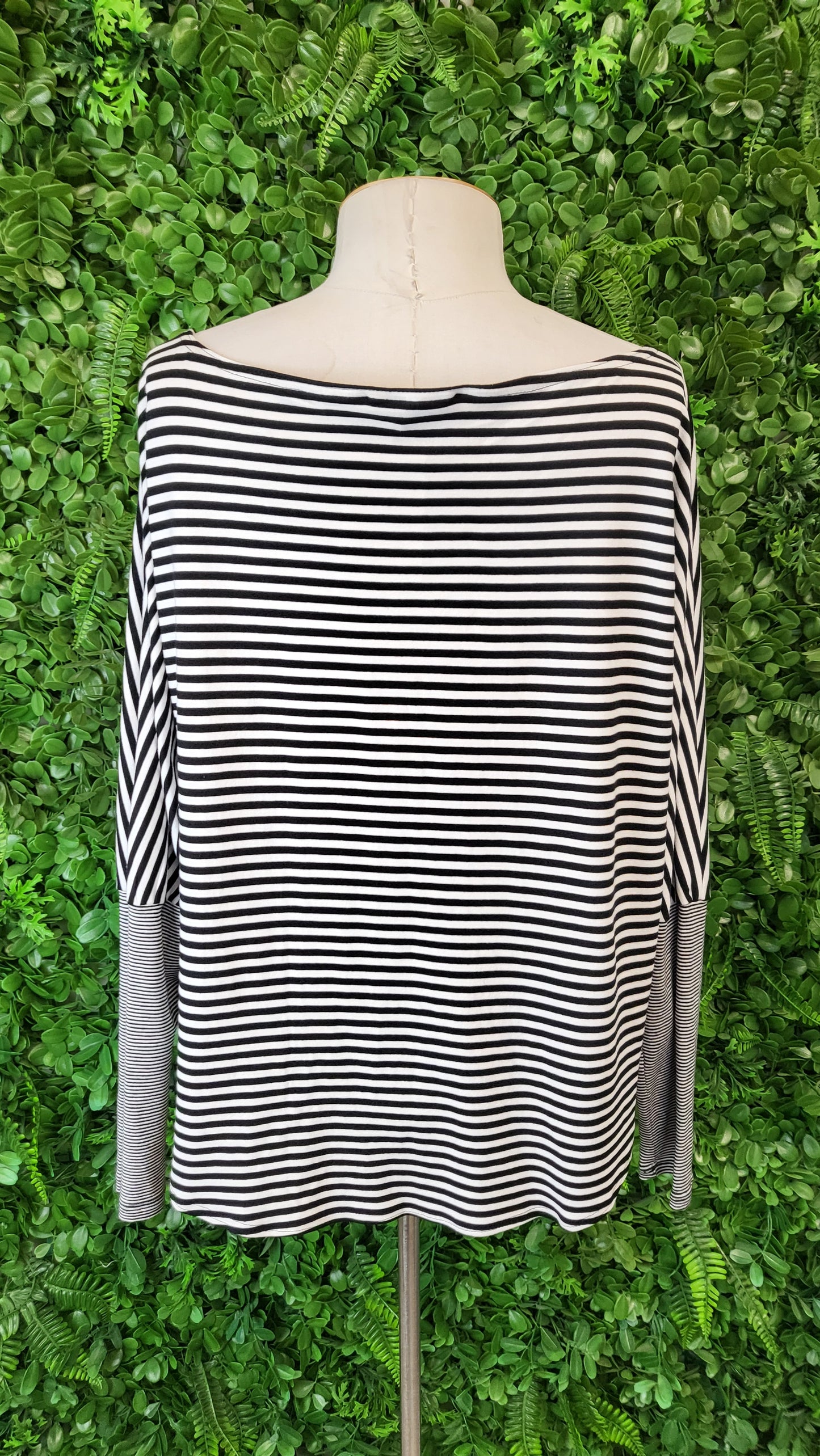 Lounge  by Repertoire B/W Striped Top (14)