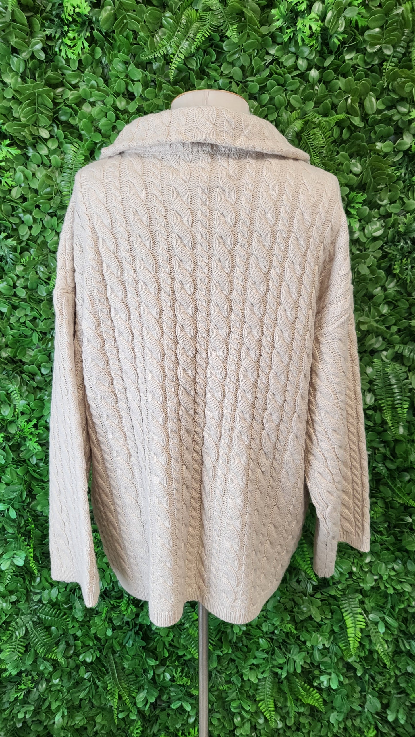 White Closet Natural Cable Knit (12)