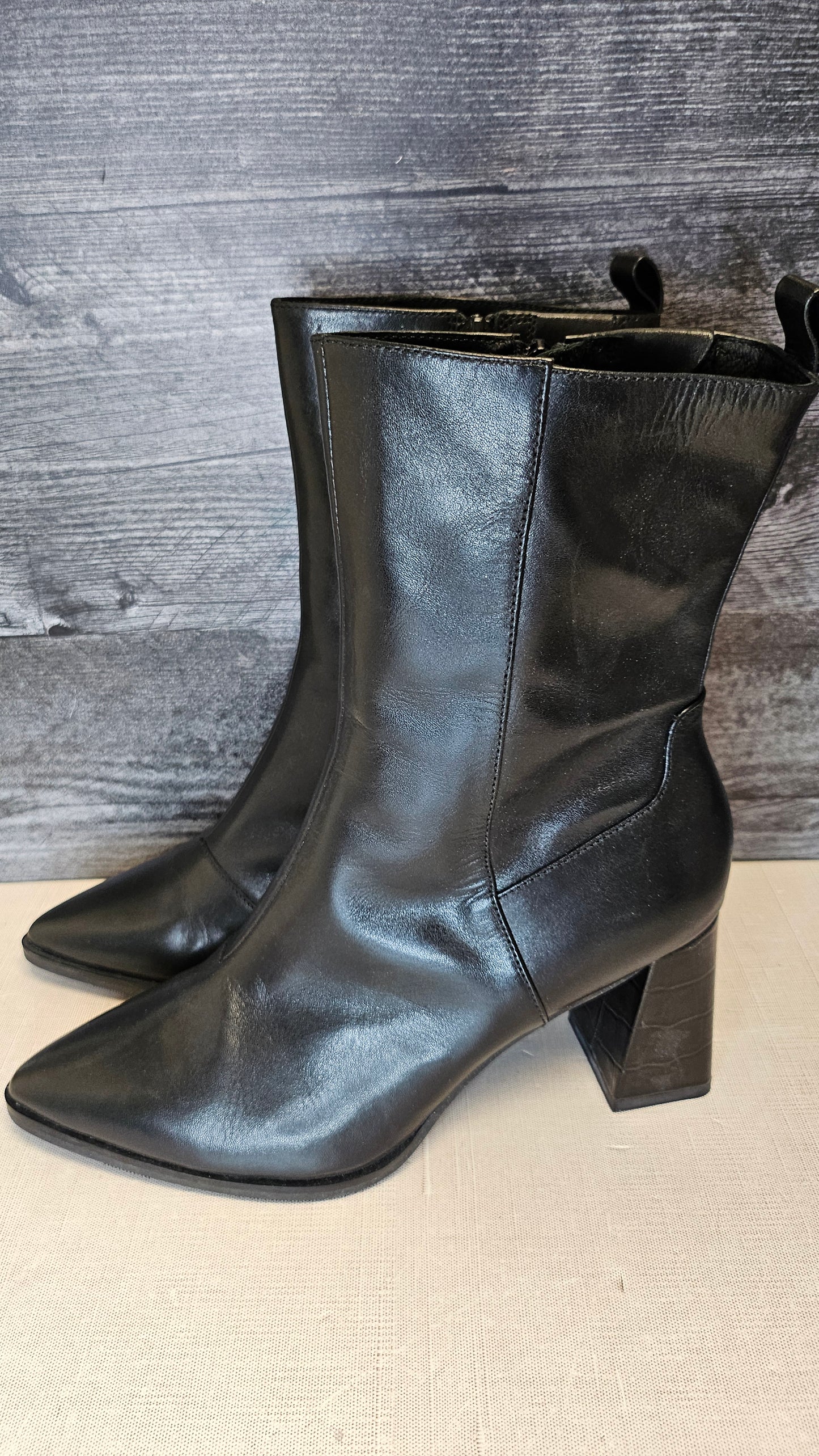 Isabella Anselmi Black Flared Heel Boot (40)