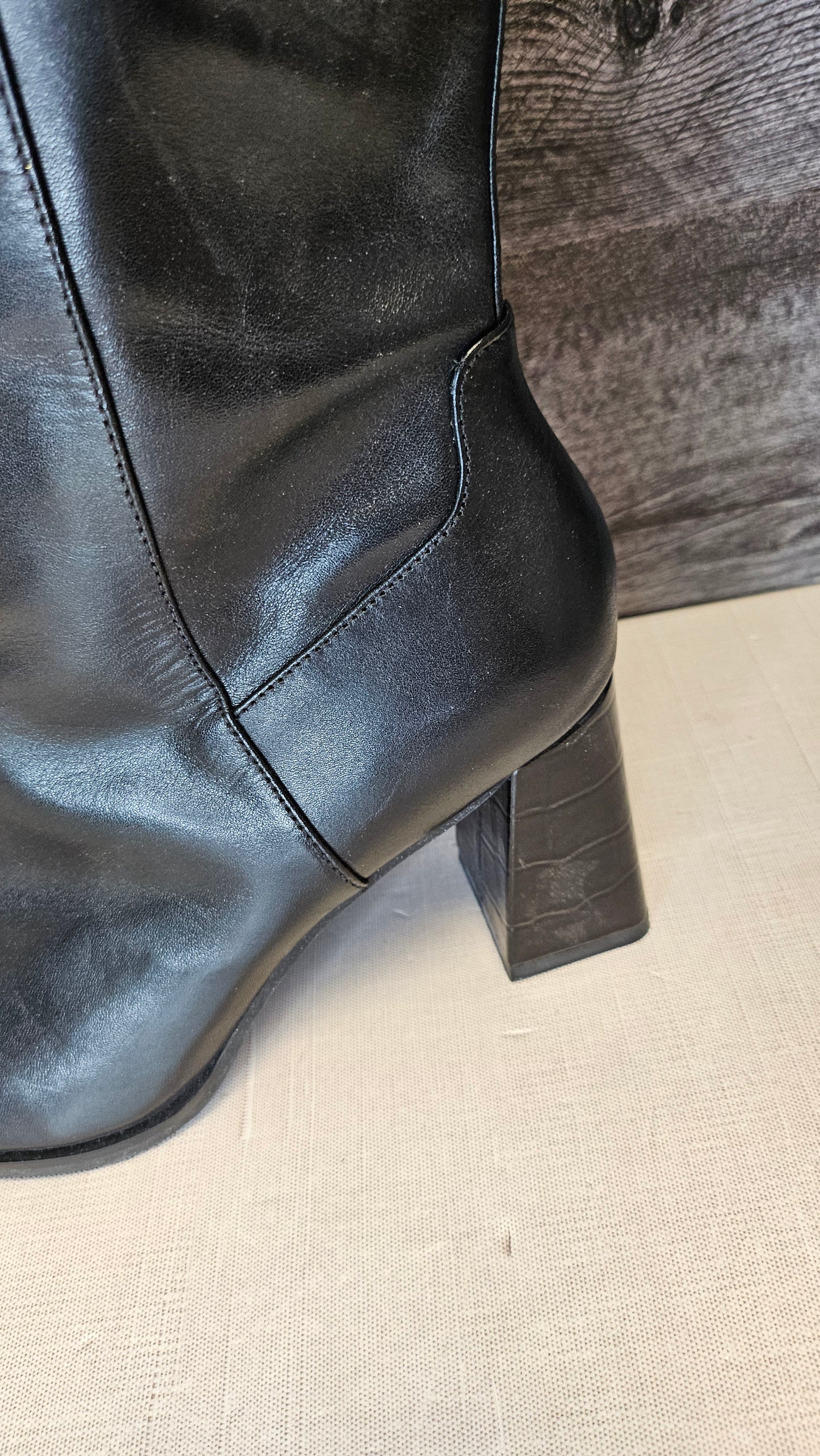 Isabella Anselmi Black Flared Heel Boot (40)