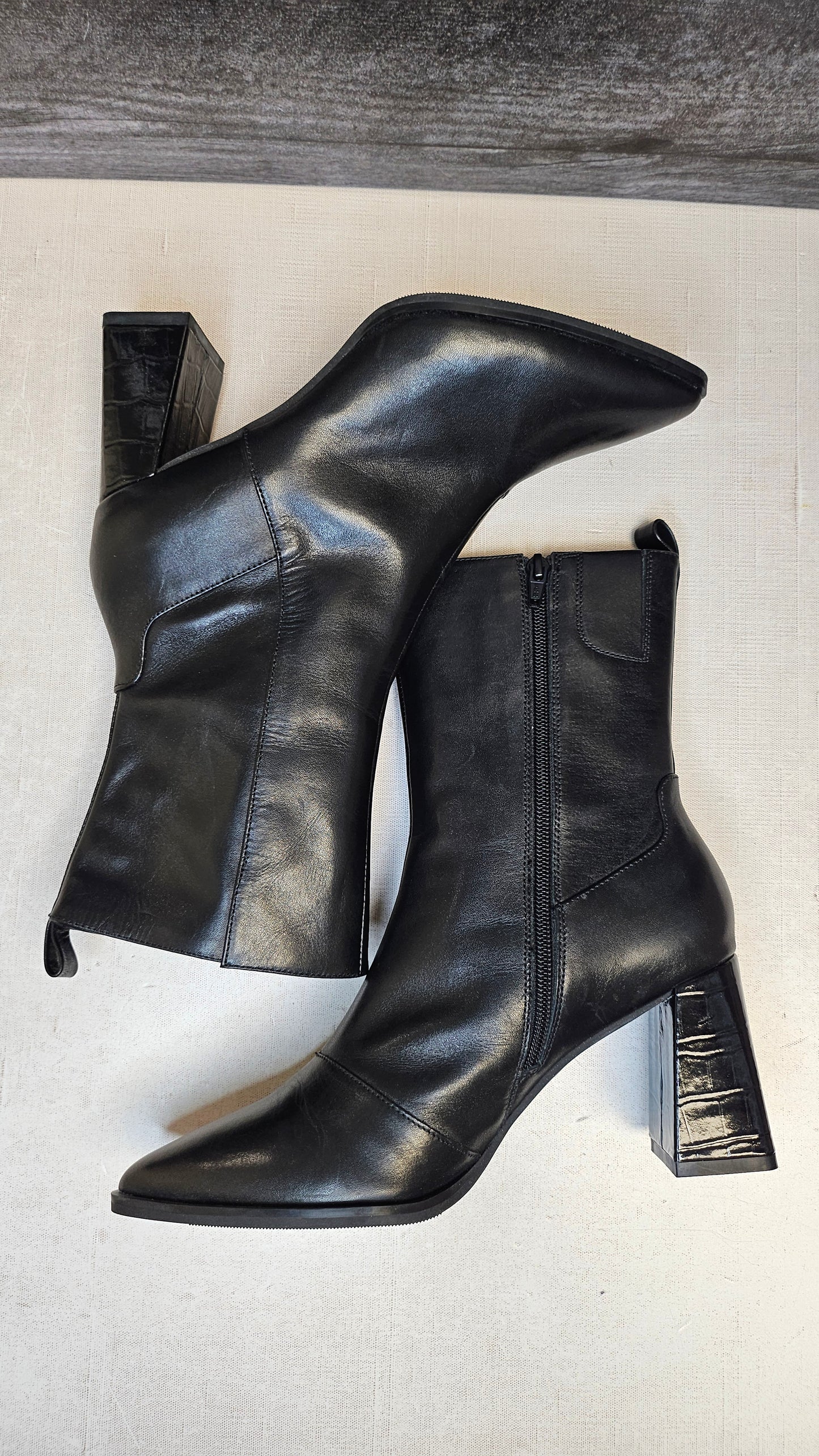 Isabella Anselmi Black Flared Heel Boot (40)