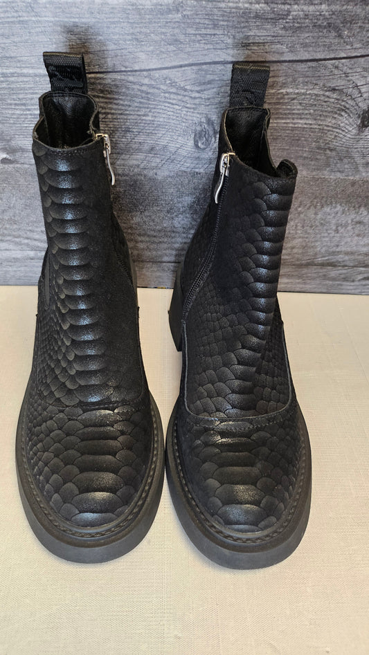 Bresley Black Chunky Leather Boot (38)