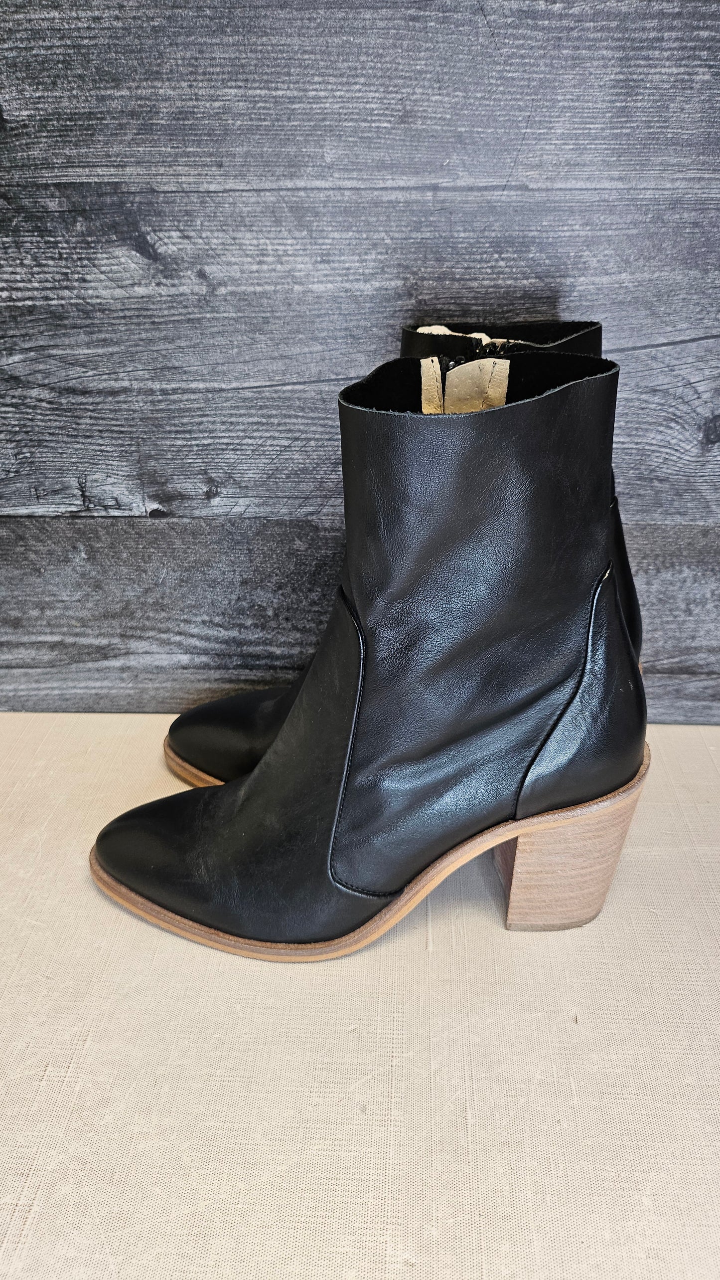 Isabella Anselmi Black Ankle Boot (40)