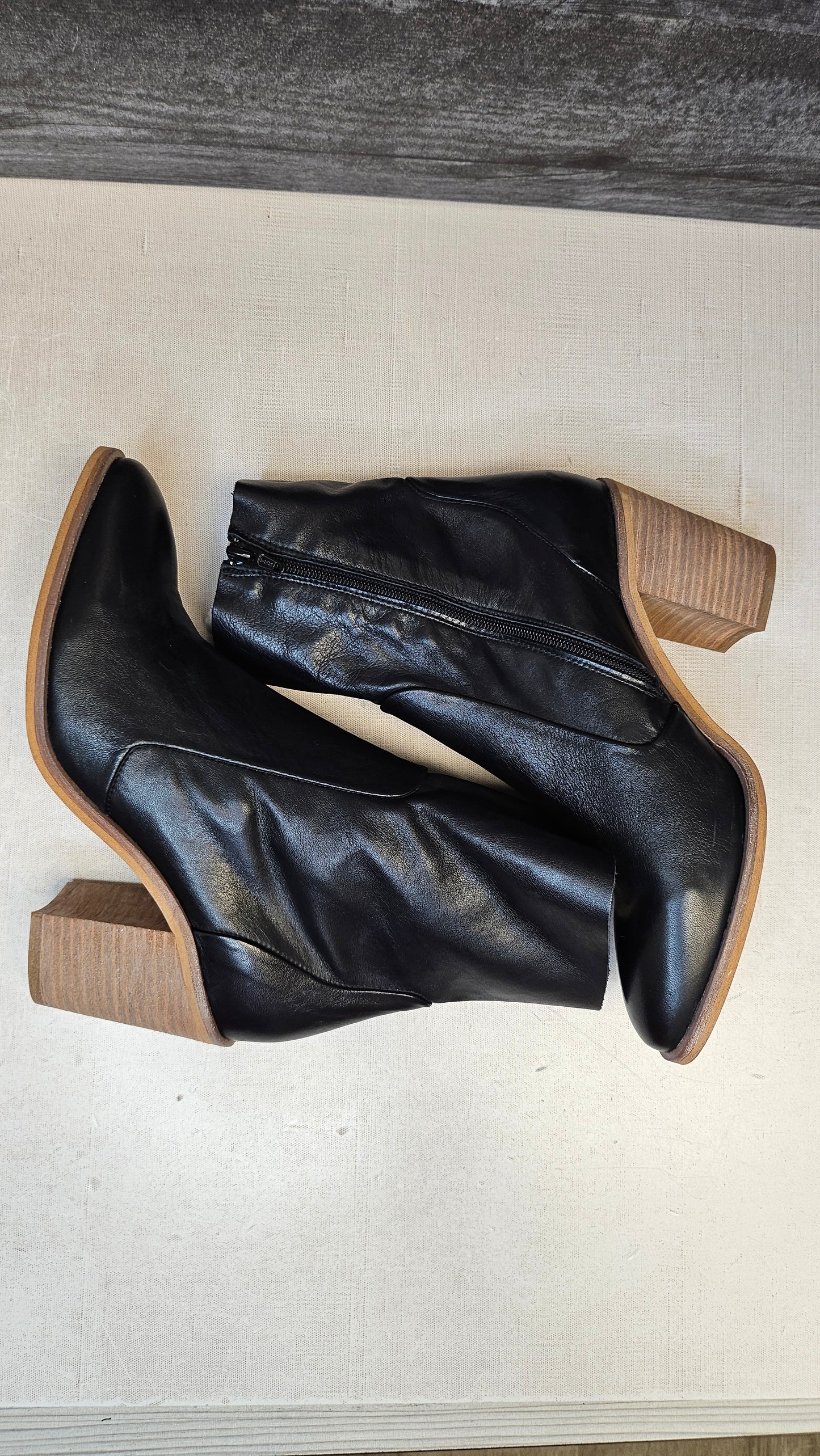 Isabella Anselmi Black Ankle Boot (40)