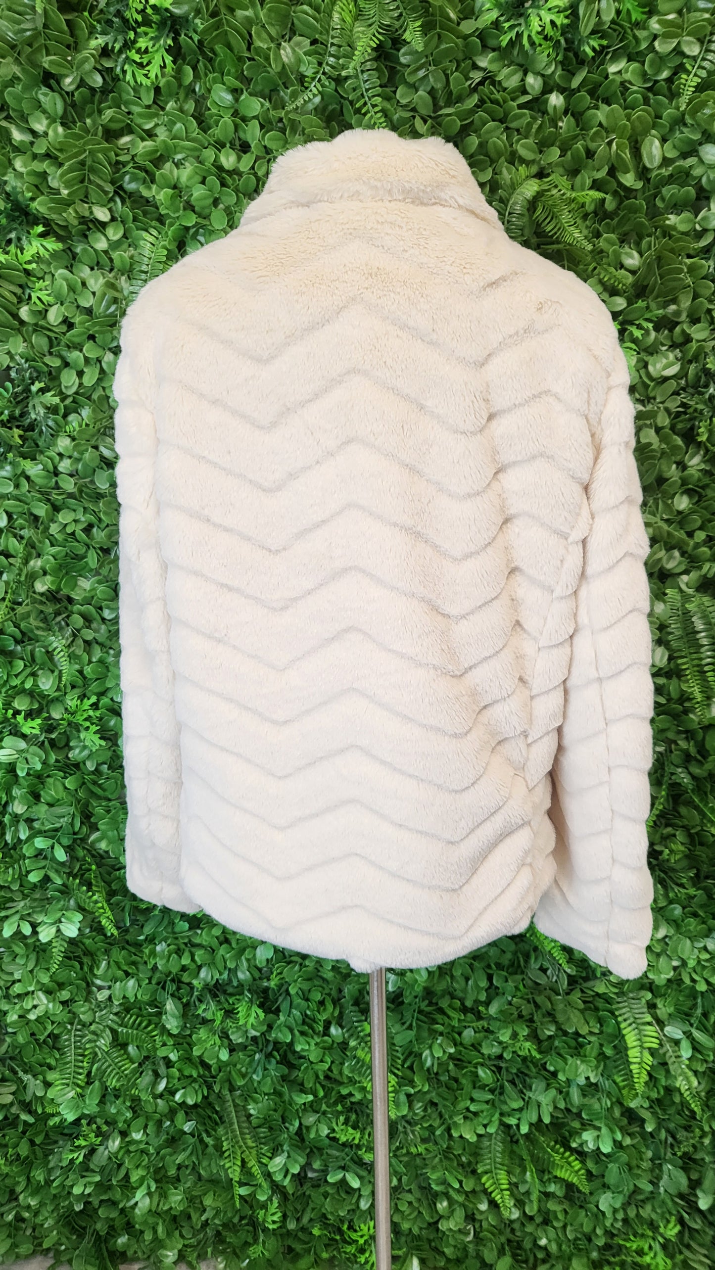 Vila Cream Faux Fur Bomber (10)