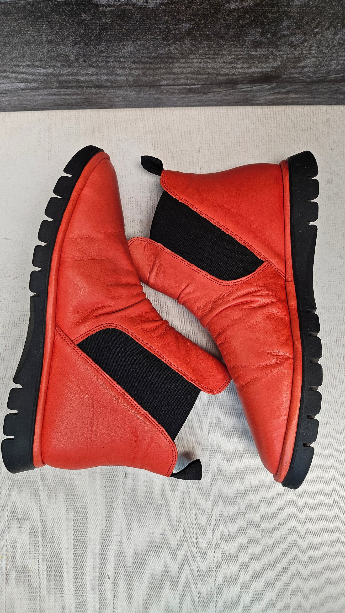 Hot Pulse Red Leather Ankle Boot (39)