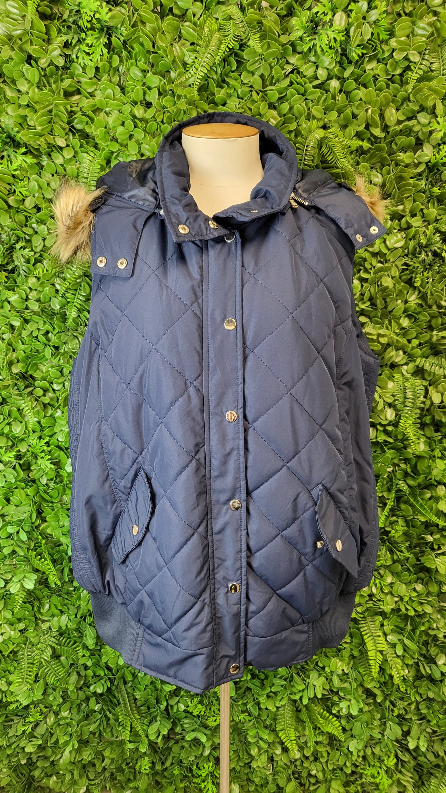 Autograph Navy Quilted Vest (20)