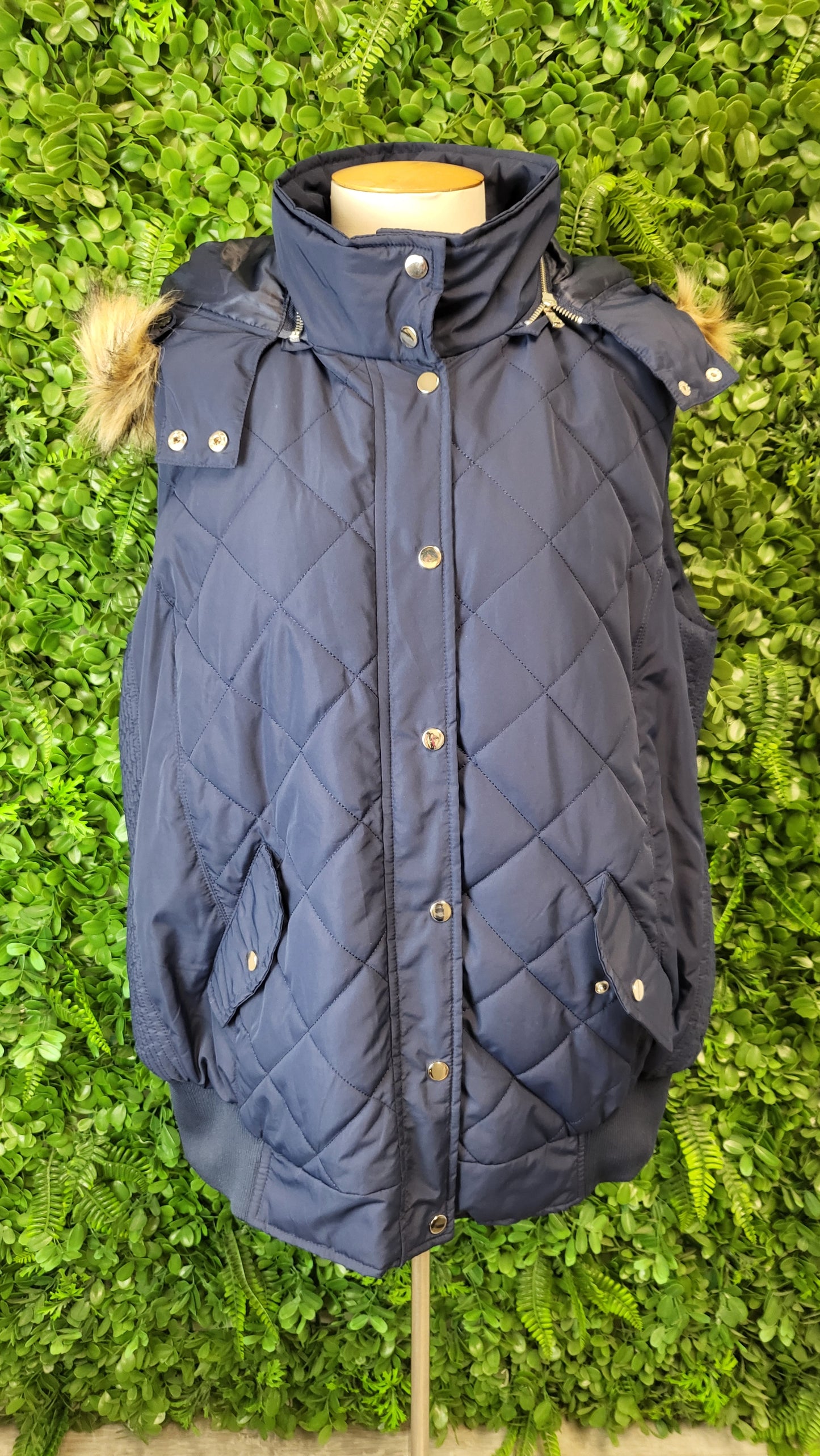 Autograph Navy Quilted Vest (20)